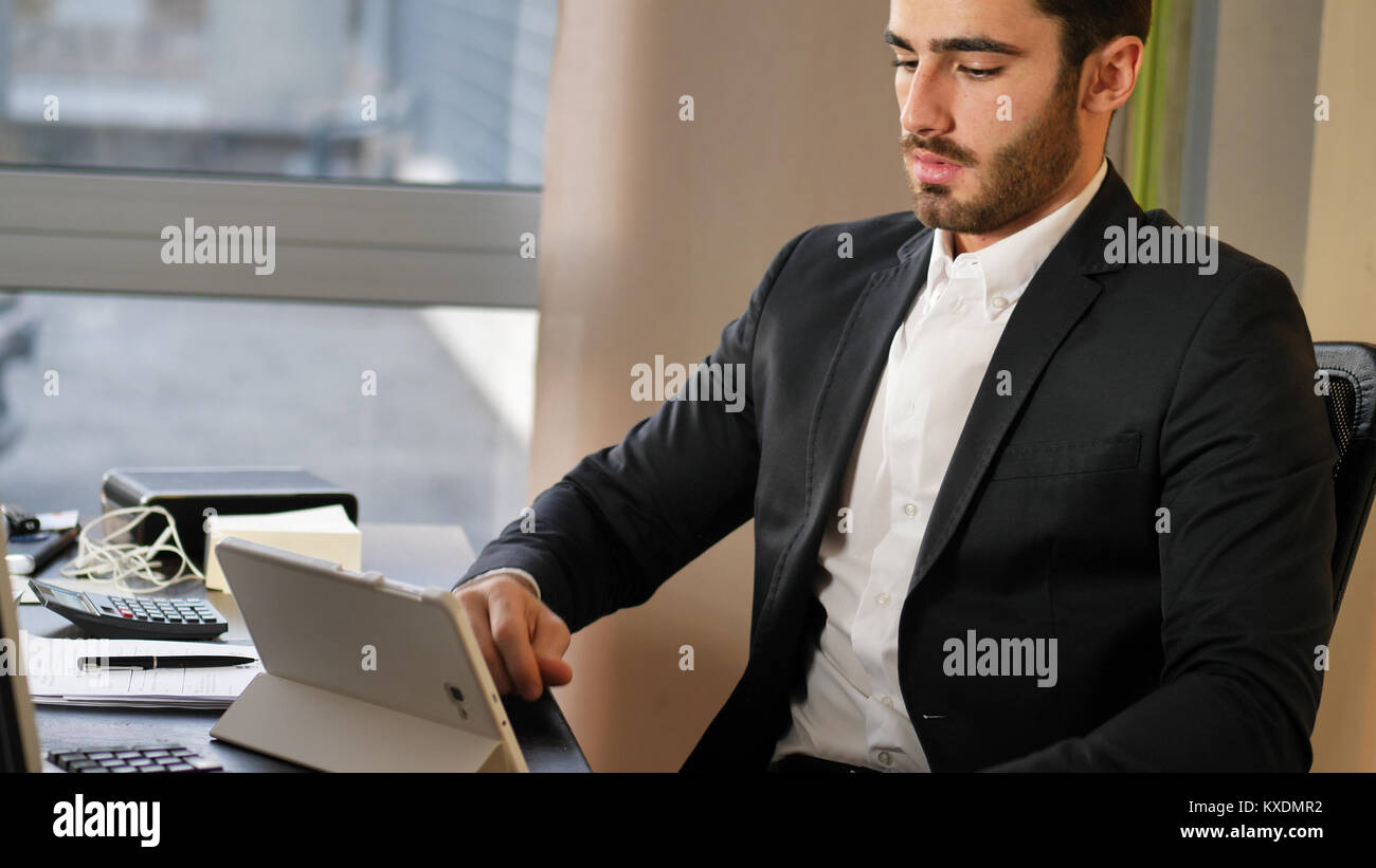 Office worker with headphones hi-res stock photography and images - Alamy