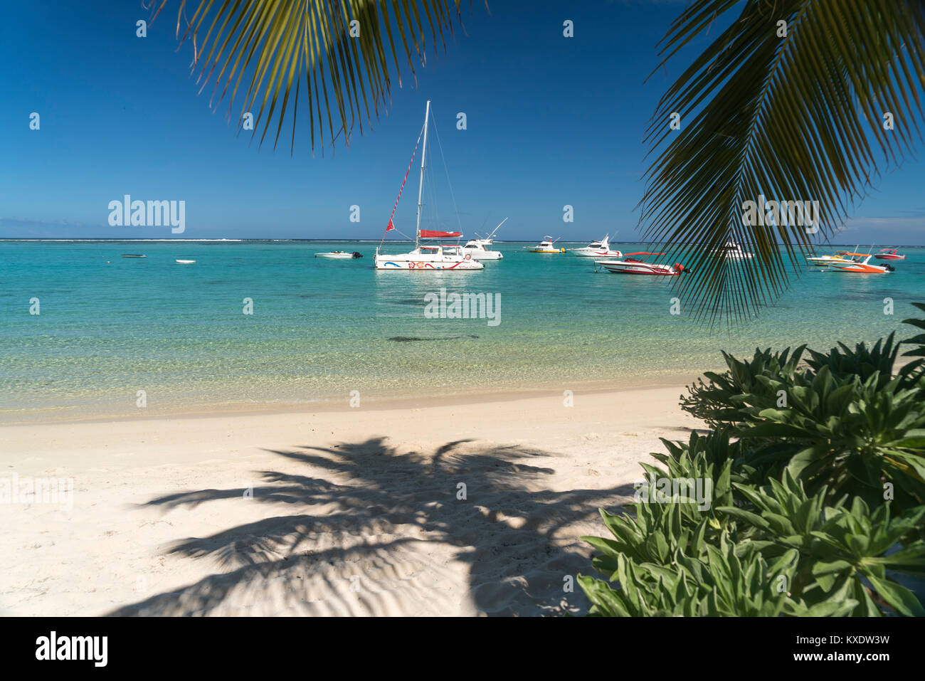 Yachten am Strand auf der Halbinsel Le Morne, Black River, Mauritius, Afrika  | yachts at the beach, Le Morne peninsula, Black River, Mauritius, Afric Stock Photo