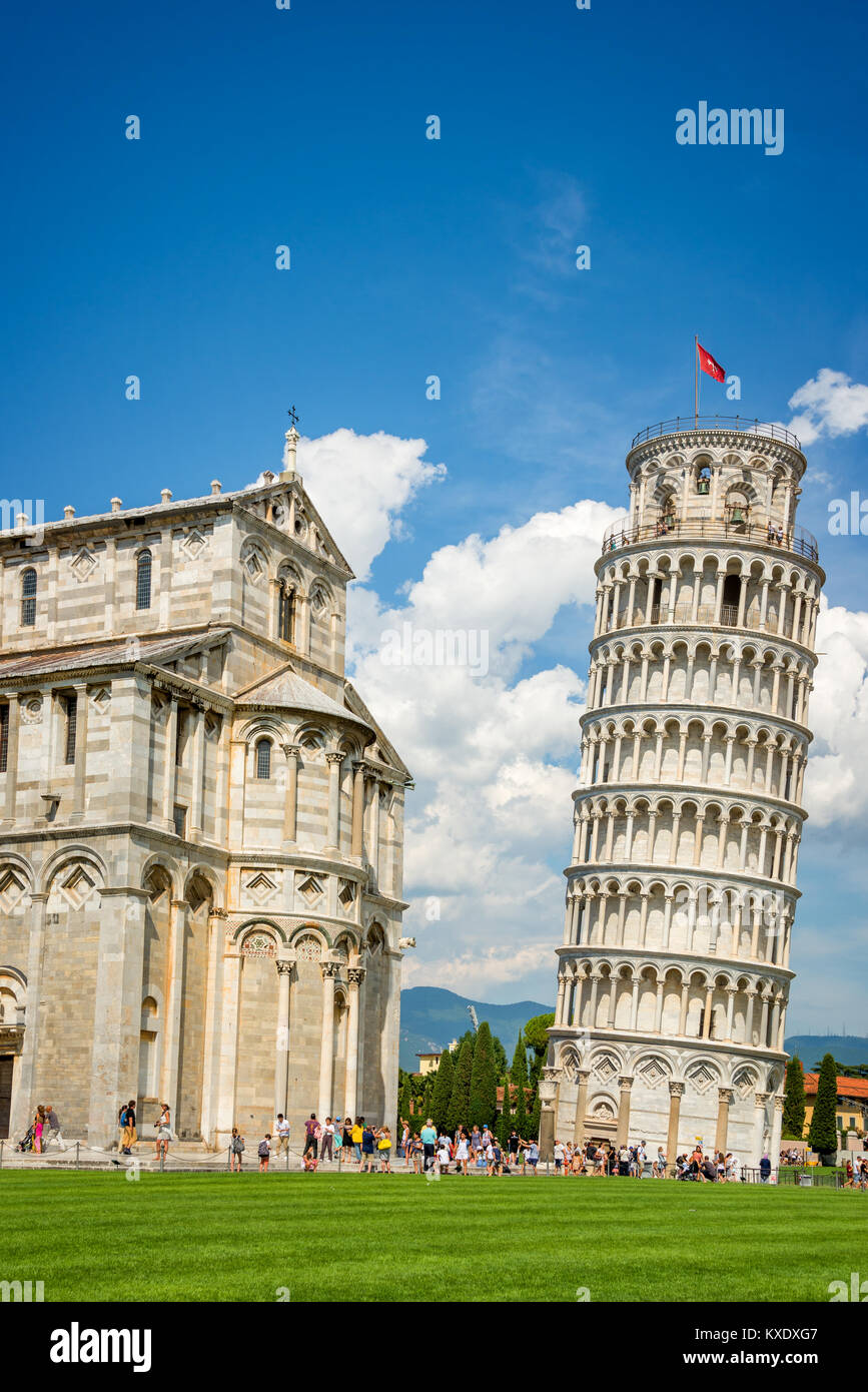 Leaning tower of Pisa and the cathedral (Duomo) in Pisa, Tuscany, Italy Stock Photo