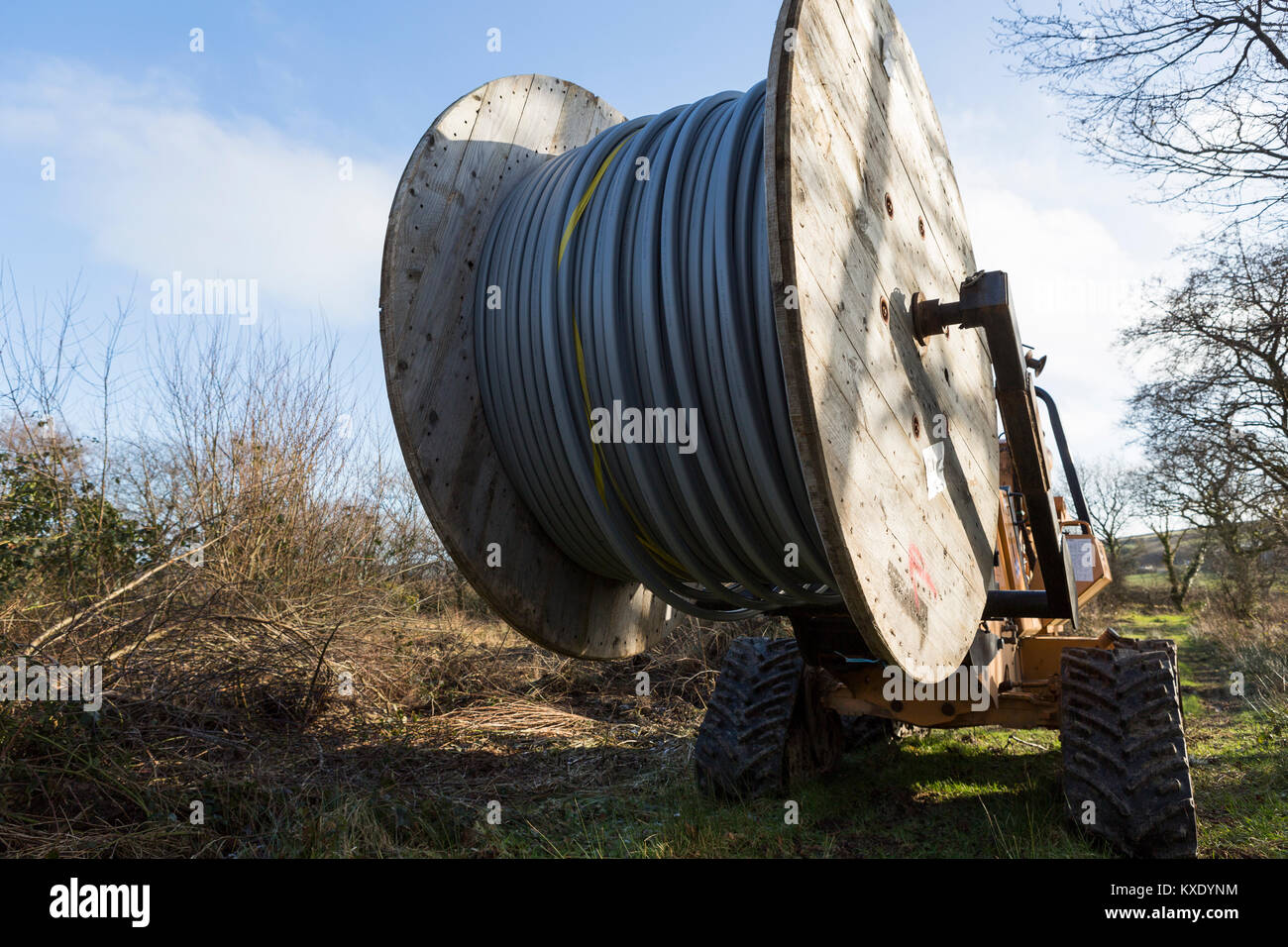 Fibre optic cable hires stock photography and images Alamy
