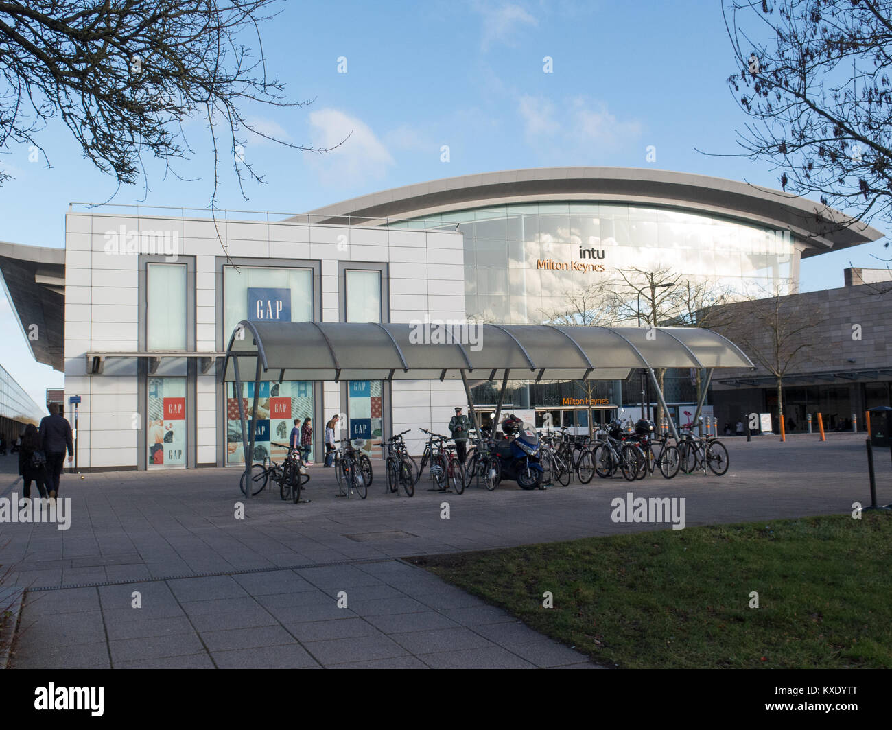 Front milton keynes shopping centre hires stock photography and images Alamy