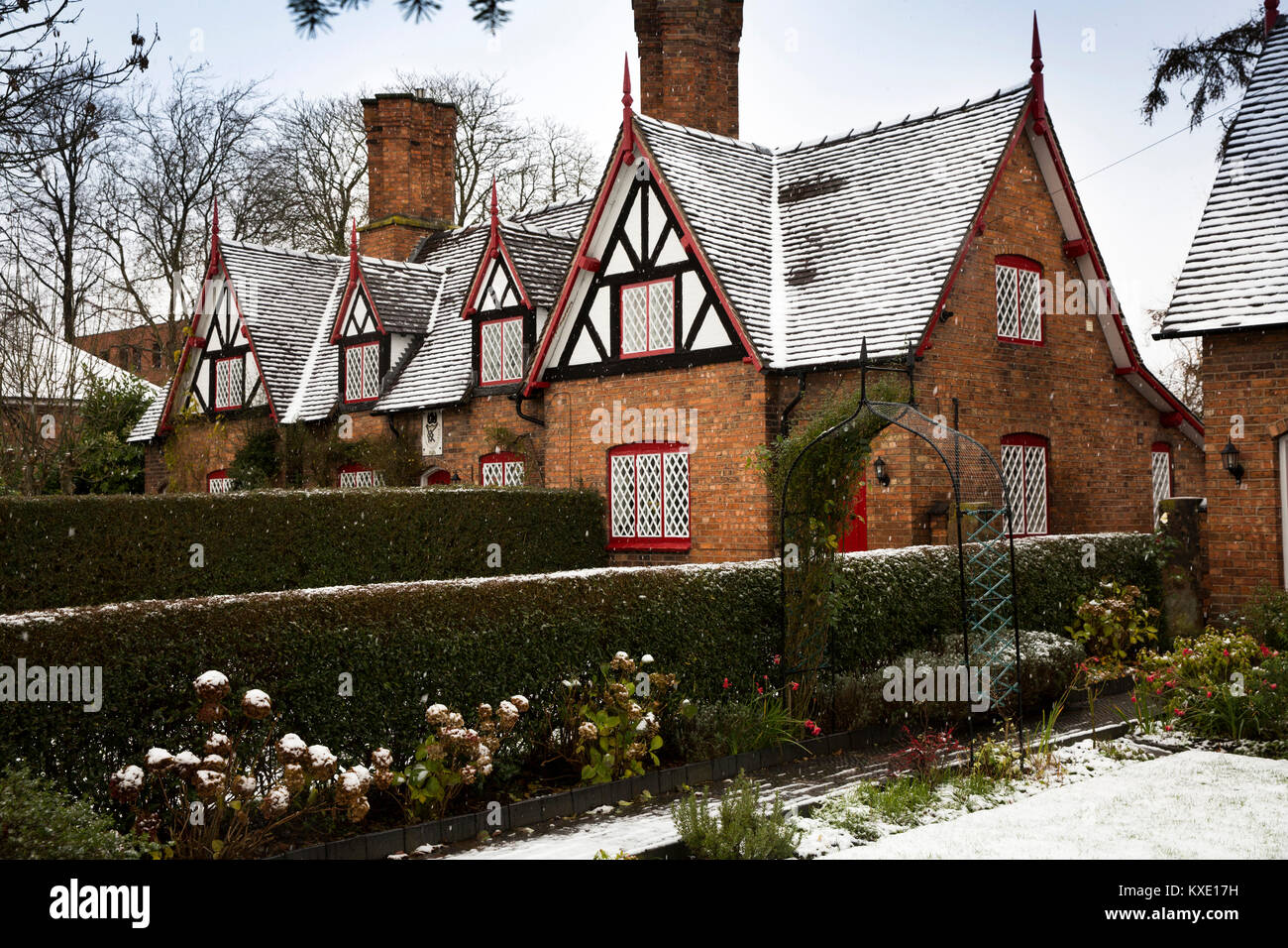 UK, England, Cheshire, Nantwich, Welsh Row, Sir Roger Wilbraham’s (Tollemache’s) Almshouses in snow Stock Photo