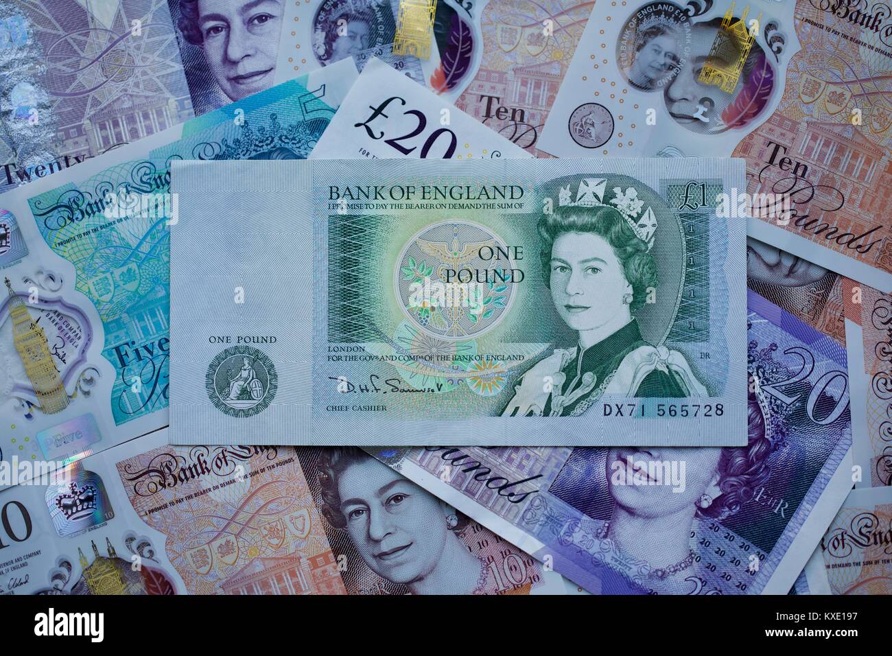 British £1 pound banknote with the new polymer banknotes in the background Stock Photo