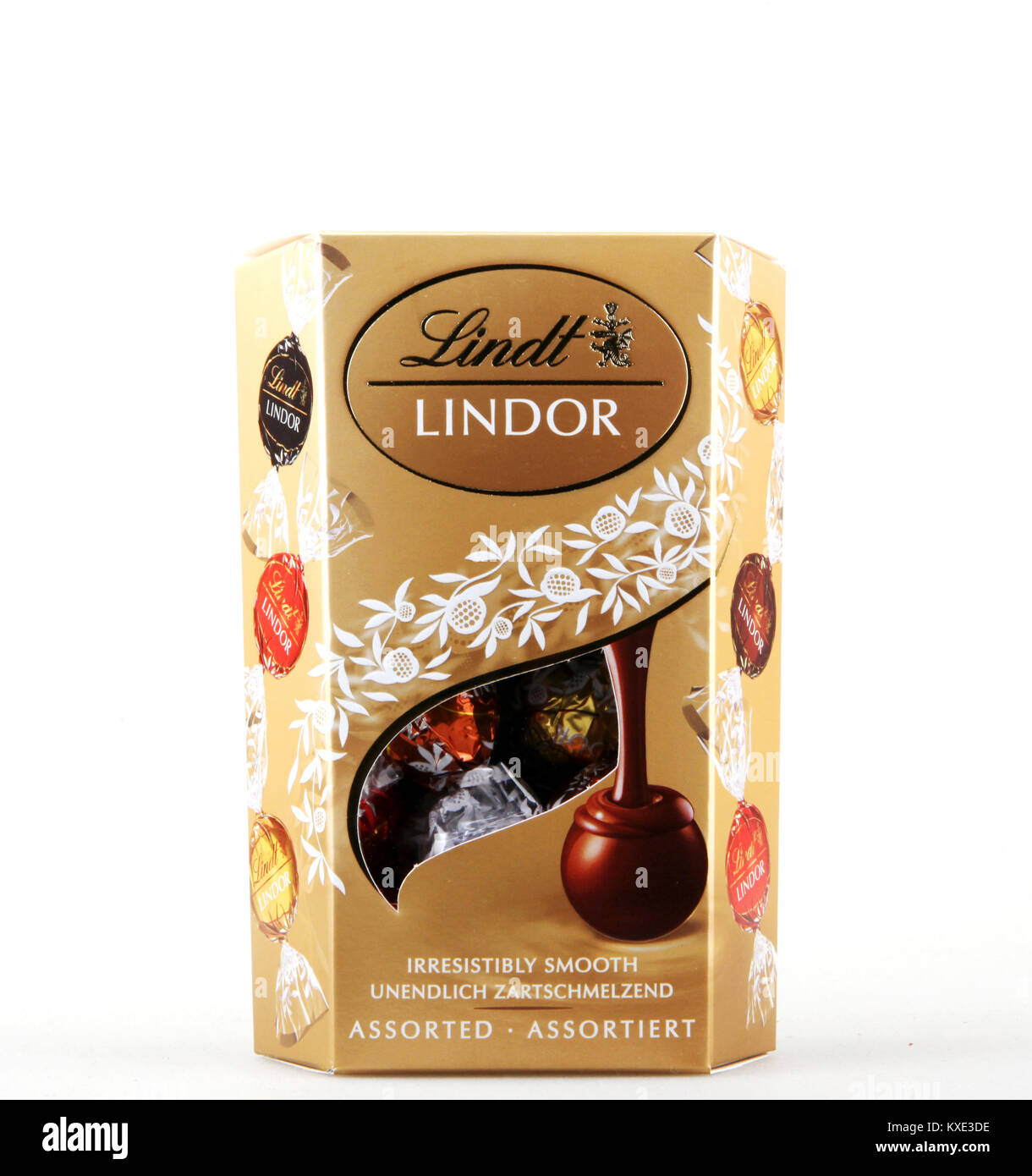 Pomorie Bulgaria January 09 18 A Box Of Lindt Lindor Chocolate Truffles Chocoladefabriken Lindt Sprungli Ag Is A Swiss Chocolatier And Confe Stock Photo Alamy