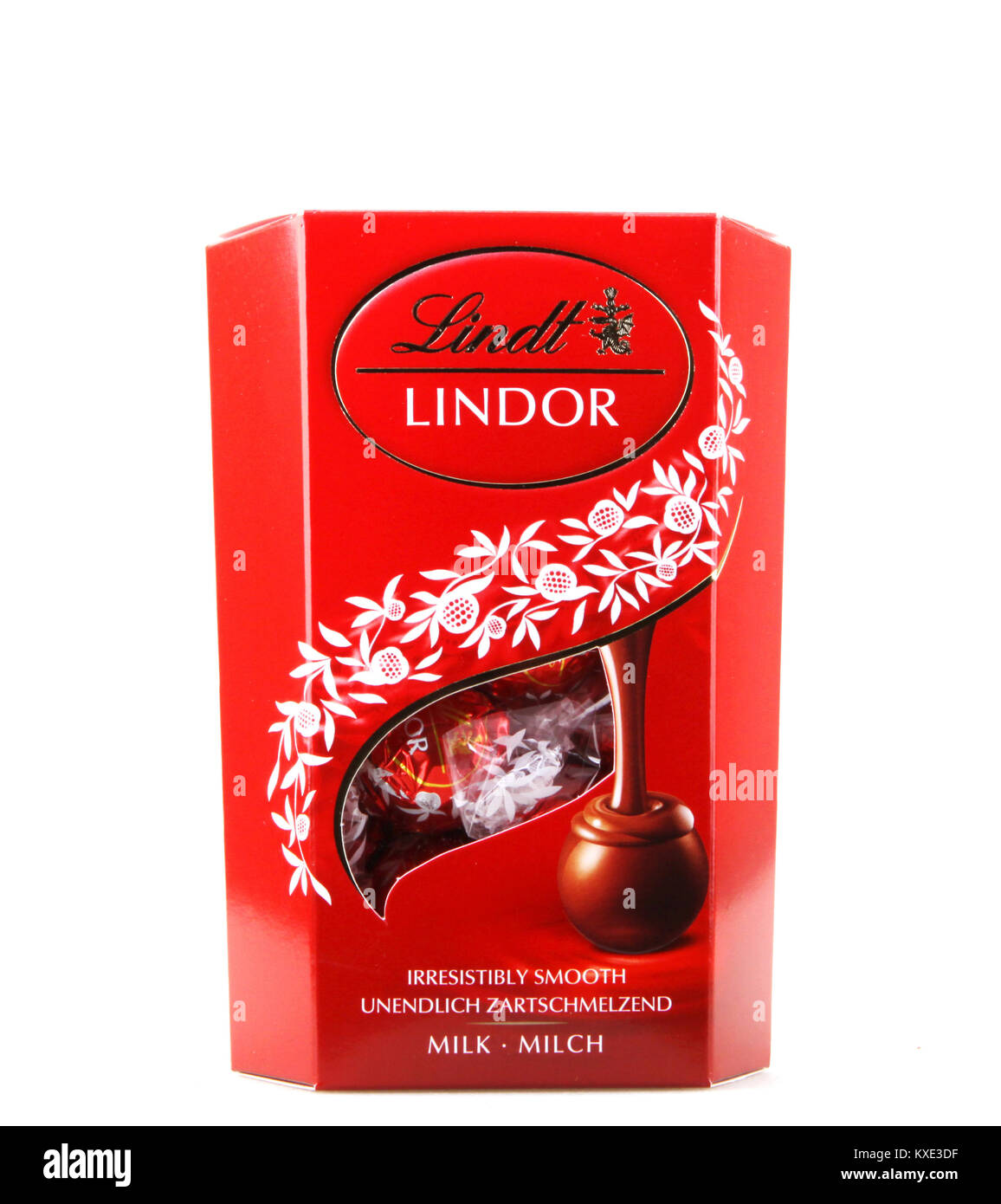 Pomorie, Bulgaria - January 09, 2018: A box of Lindt Lindor chocolate  truffles. Chocoladefabriken Lindt & Sprüngli AG is a Swiss chocolatier and  confe Stock Photo - Alamy