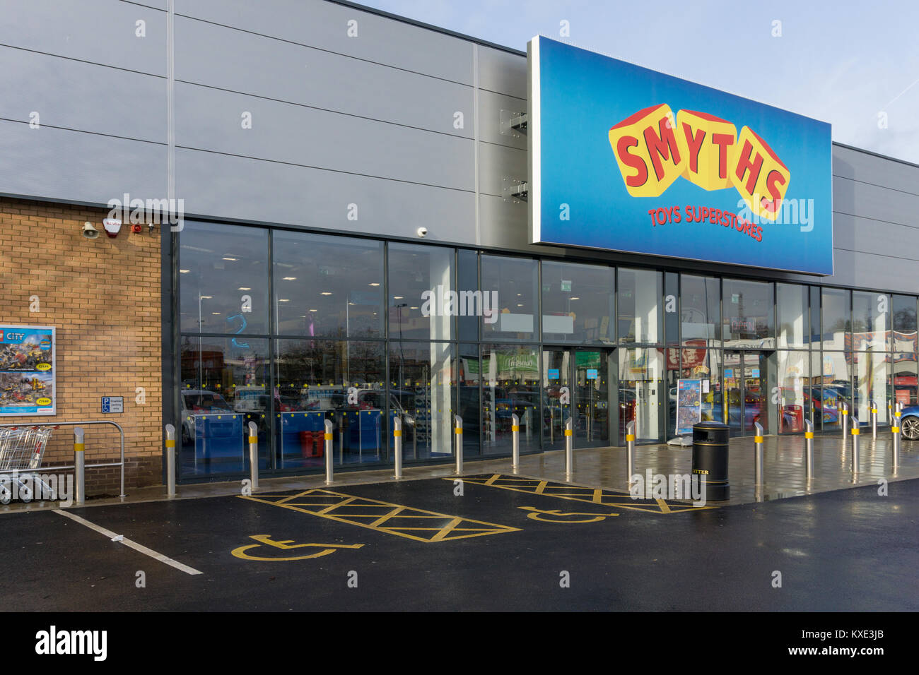 Shop front of Smyths Toys Superstores, part of a chain of toy retailers, Nene Valley Retail Park, Northampton, UK Stock Photo