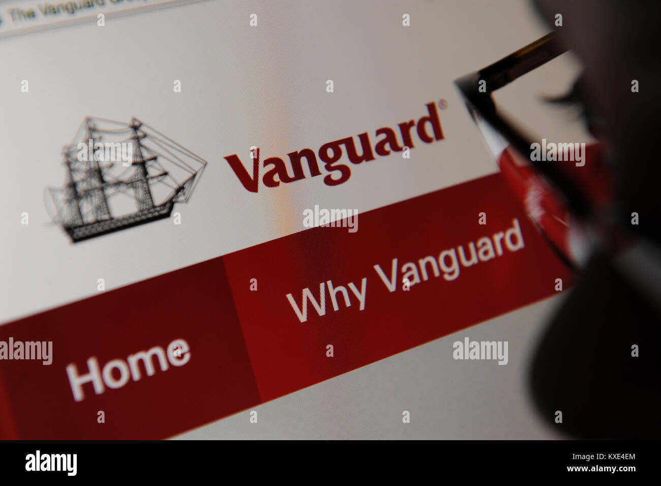 A woman looks at the Vanguard website Stock Photo