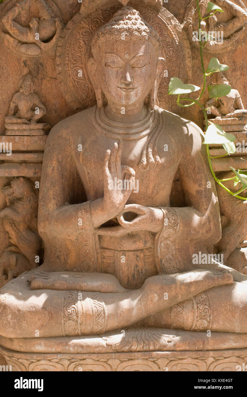 buddha statue sitting in meditation with prayer and blessing mudra KXE4GT