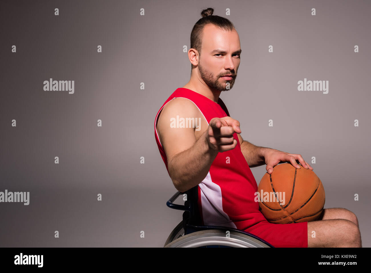 disabled basketball player pointing finger Stock Photo Alamy