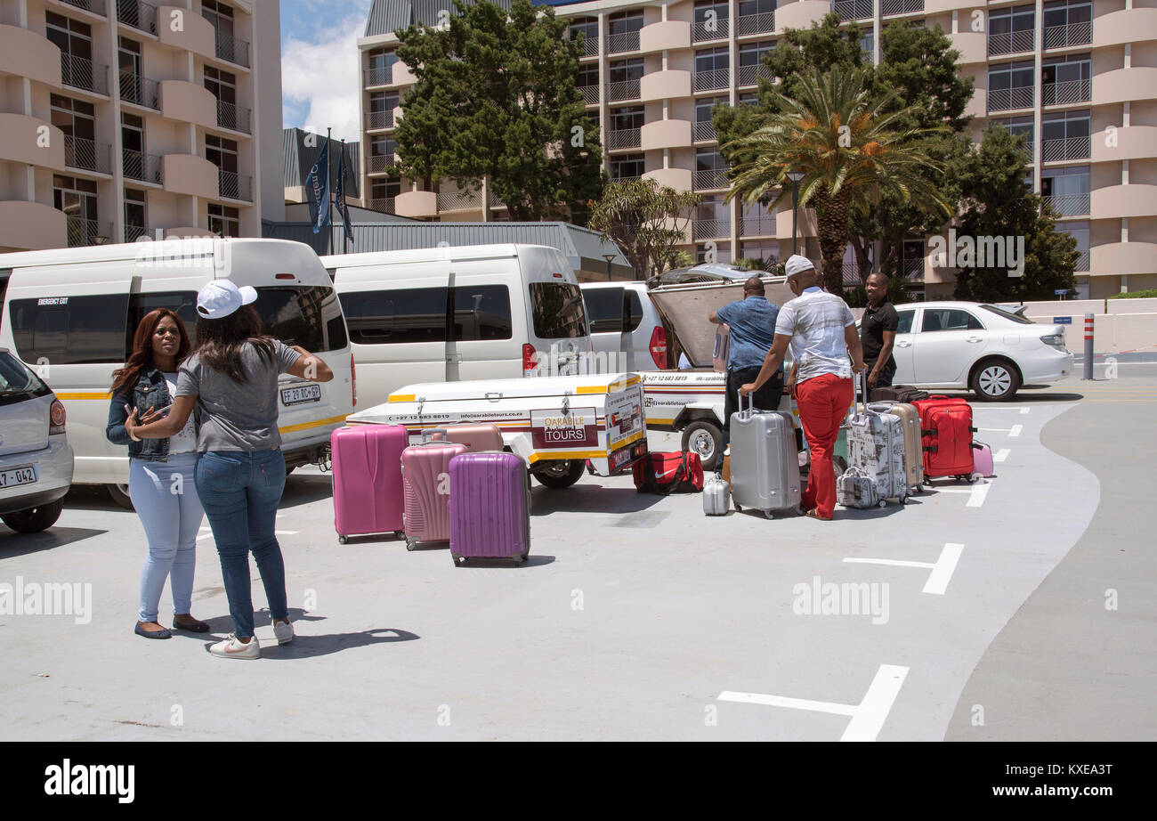 Baggage vehicles hires stock photography and images Alamy