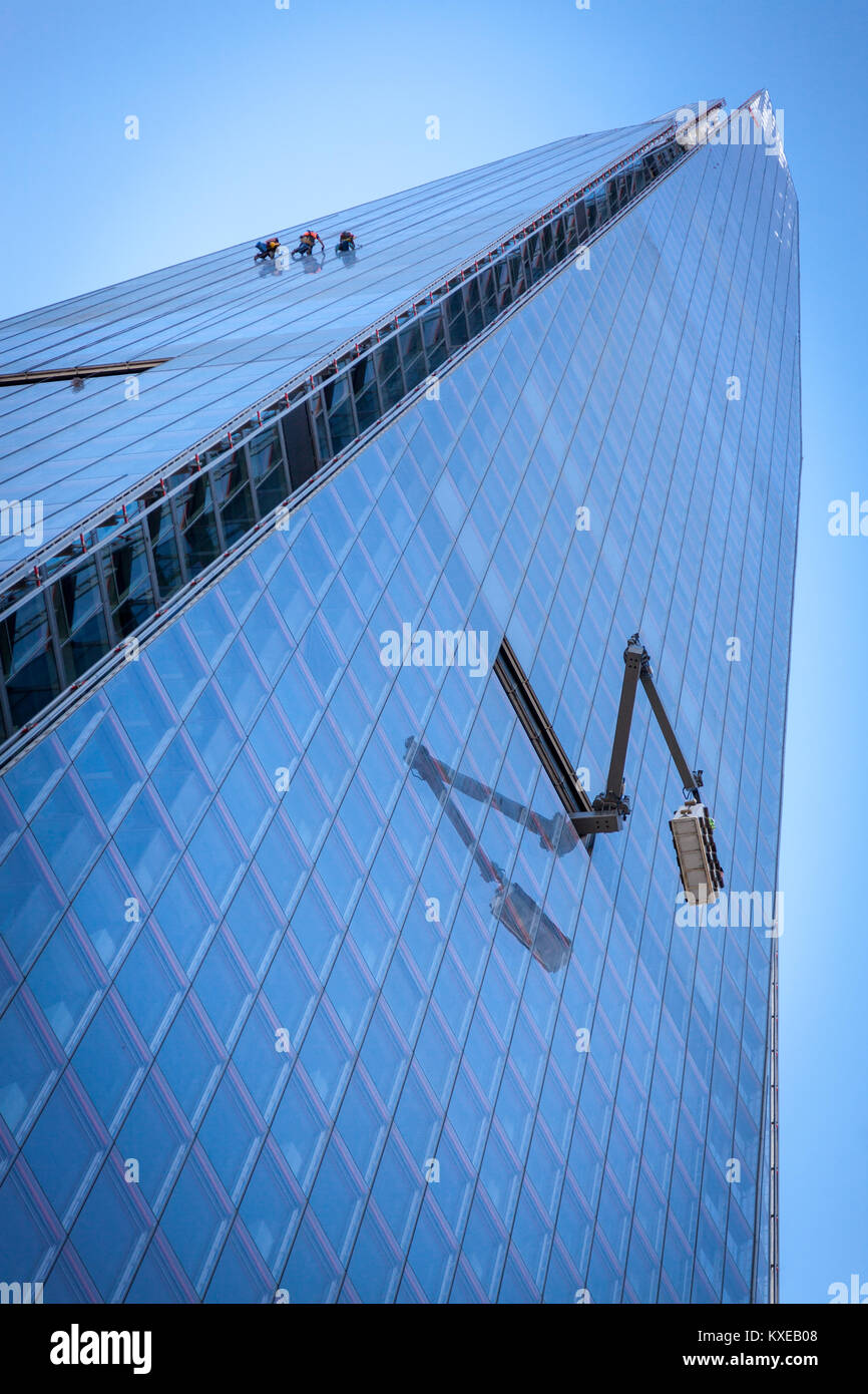 A giant are appears from the side of The Shard to allow a cleaning crew to  maintain the huge expanse of glass Stock Photo