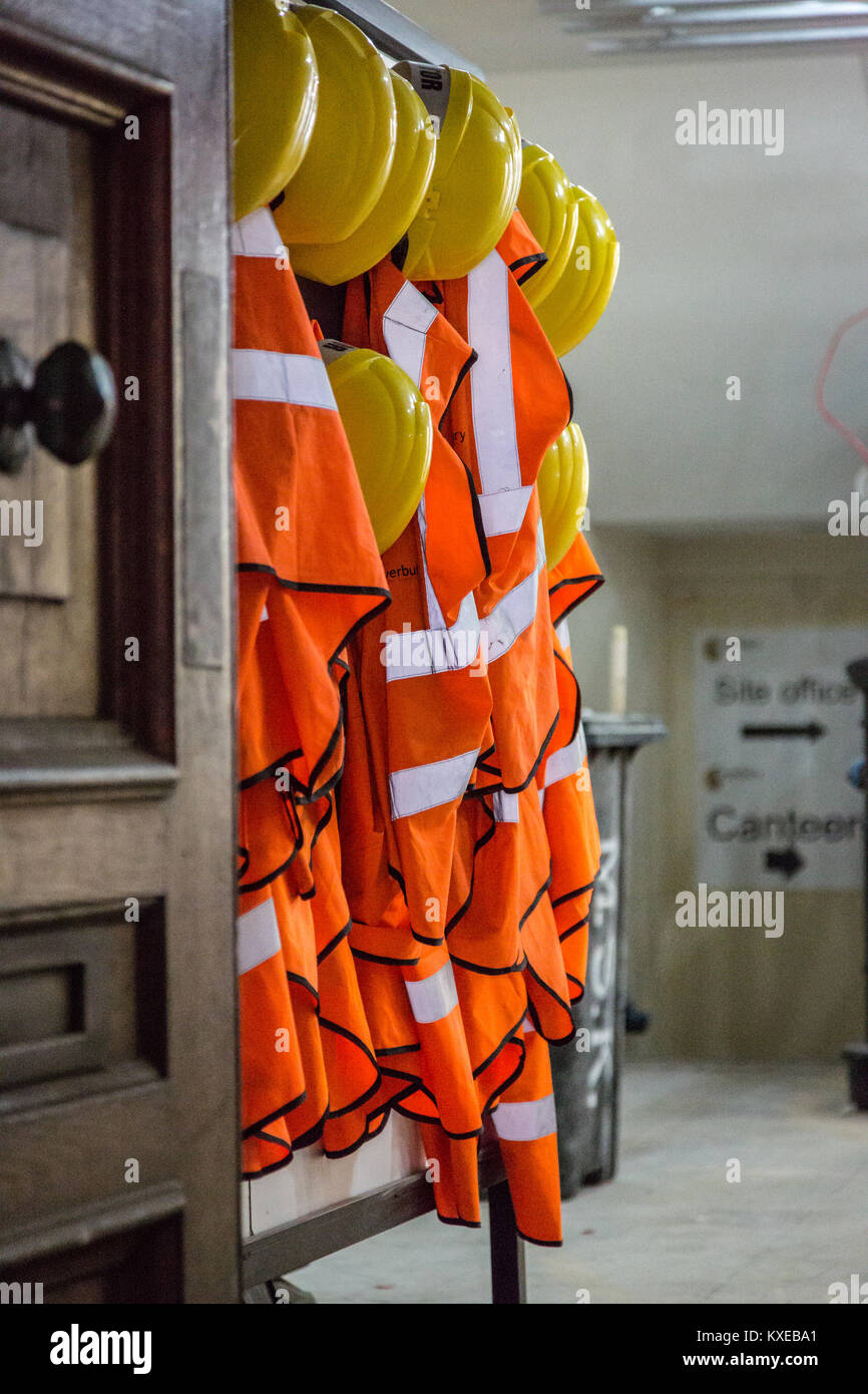 Reflective tape jackets hi-res stock photography and images - Alamy