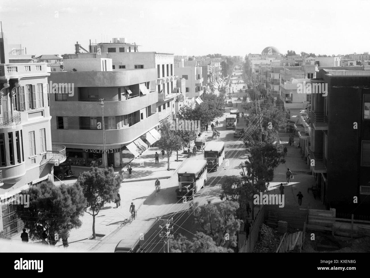 Tel aviv buildings in Black and White Stock Photos & Images - Alamy