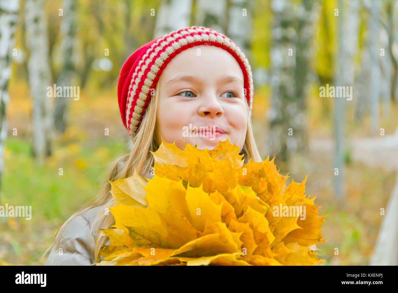 Photo of cute smiling girl in autumn Stock Photo - Alamy
