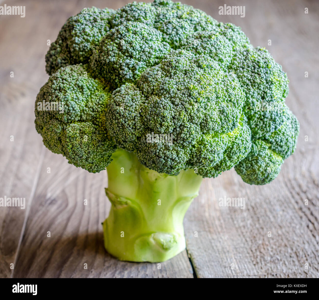 Table Broccoli Tea Fresh broccoli on the wooden table Stock Photo - Alamy