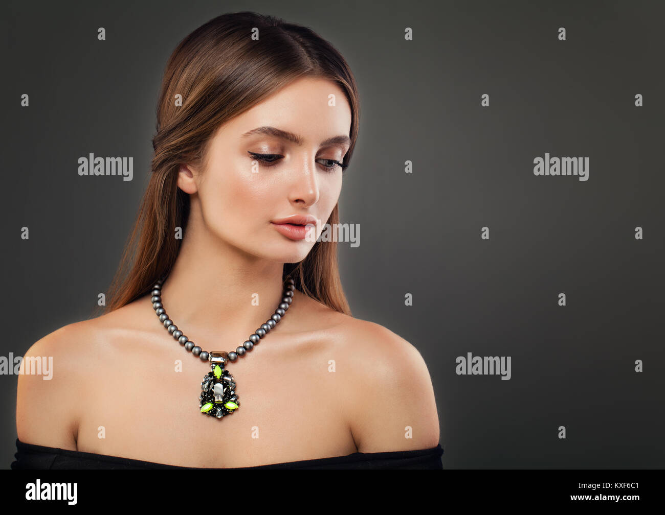 Woman wearing diamond jewelry hi-res stock photography and images - Alamy