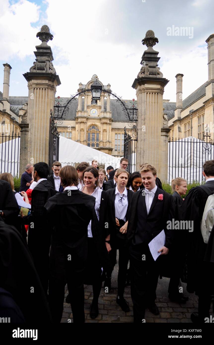 Oxford university students gowns hires stock photography and images