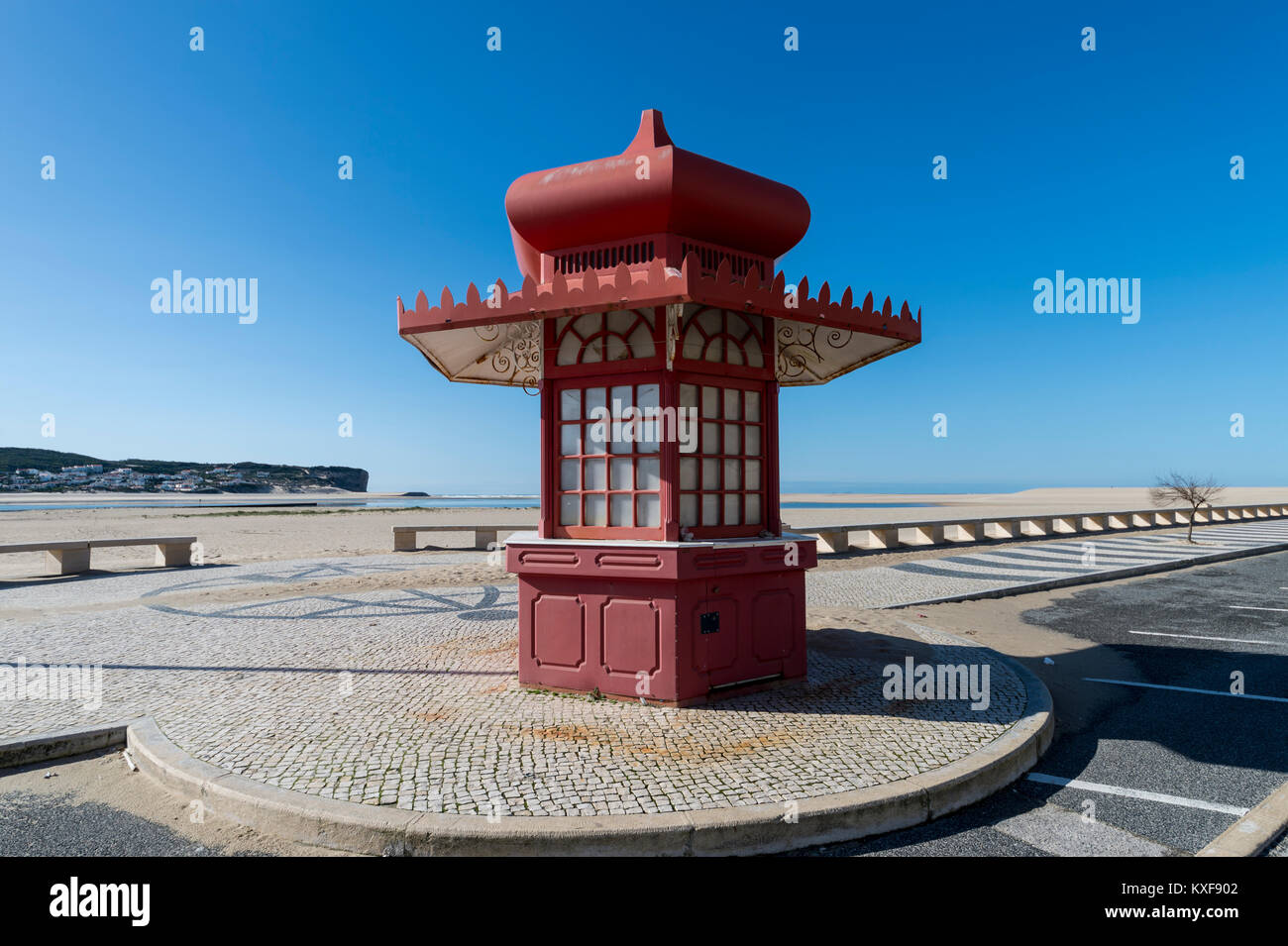 Red kiosk at Foz do Arelho beachfront on the Siver Coast, Portugal. Stock Photo