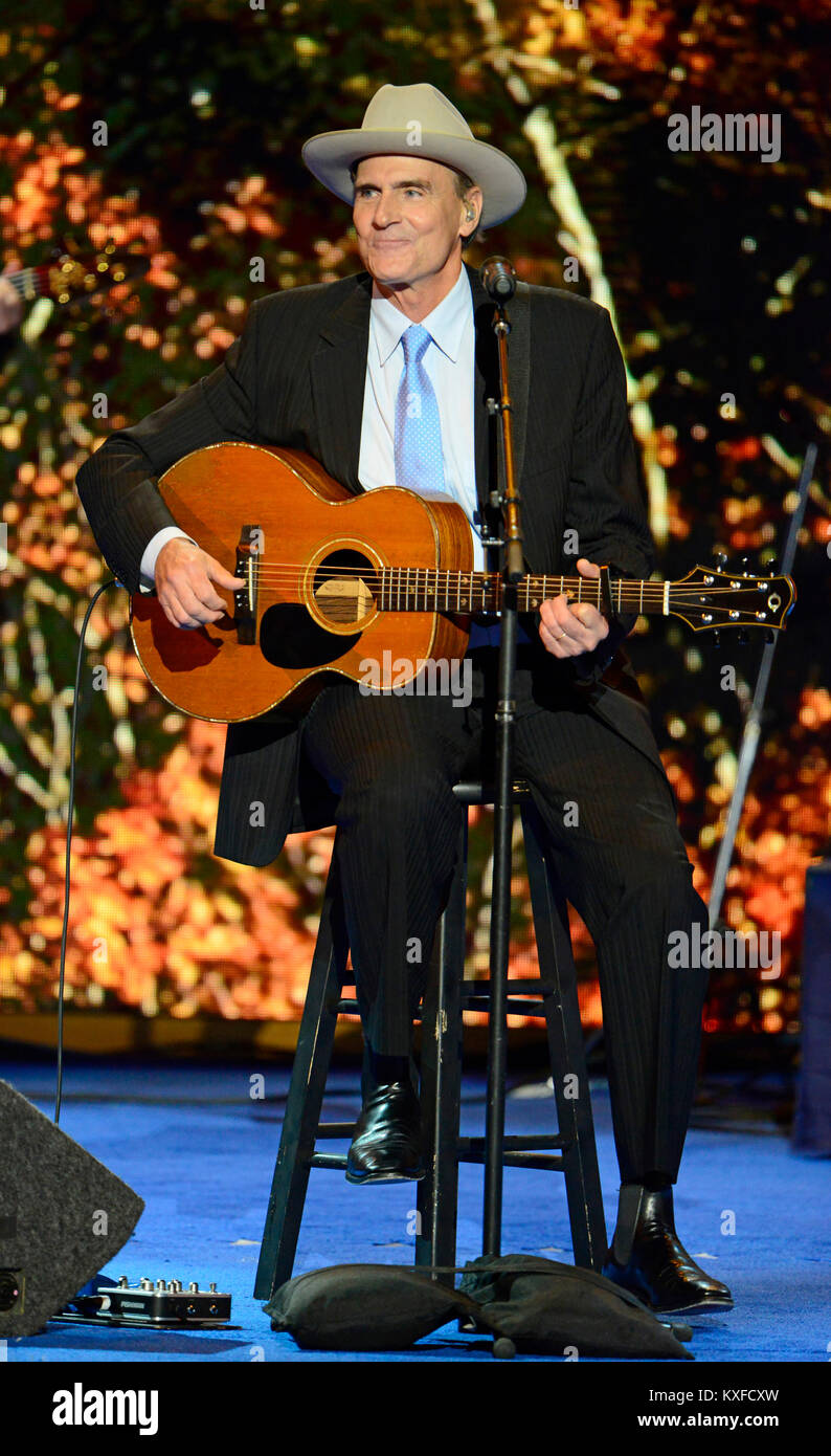 Singer / songwriter James Taylor performs at the 2012 Democratic ...