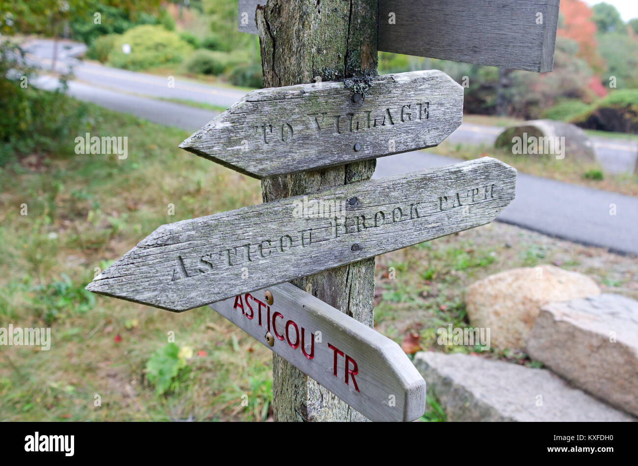 A Sign Post Off Peabody Drive Across From The Asticou Azalea Garden Stock Photo Alamy