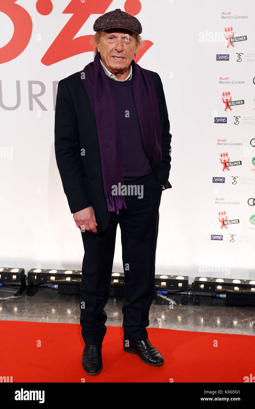 Berlin, Germany. 09th Jan, 2018. The actor Claus Theo Gaertner arrives for the B.Z. culture award ceremony in Berlin, Germany, 09 January 2018. The award is given to personalities, who have contributed to cultural and artistic diversity with their extraordinary accomplishments. Credit: dpa picture alliance/Alamy Live News Stock Photo