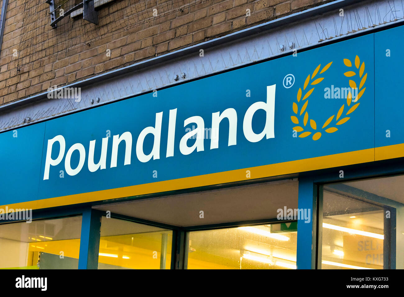 Poundland Shopping Stock Photos & Poundland Shopping Stock Images Alamy