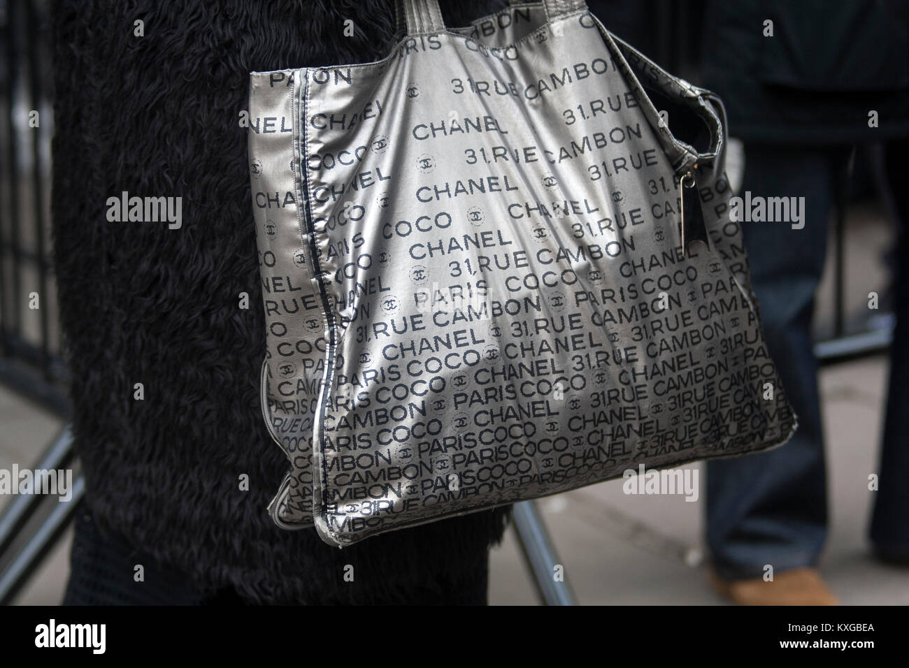 55,789 Chanel Bag Street Style Stock Photos, High-Res Pictures