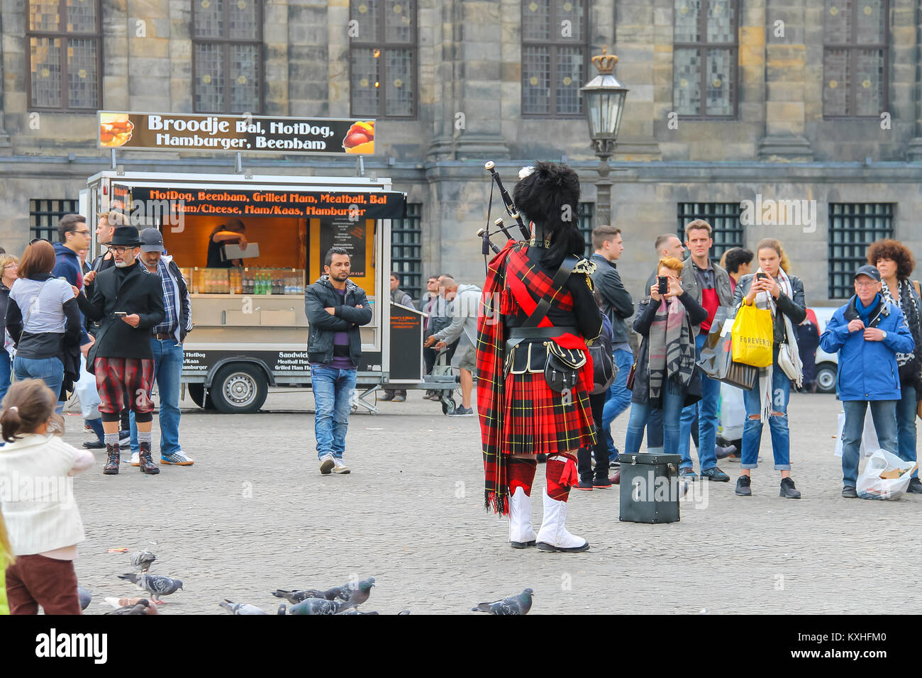 Scottish warrior in kilt historic hi-res stock photography and images ...