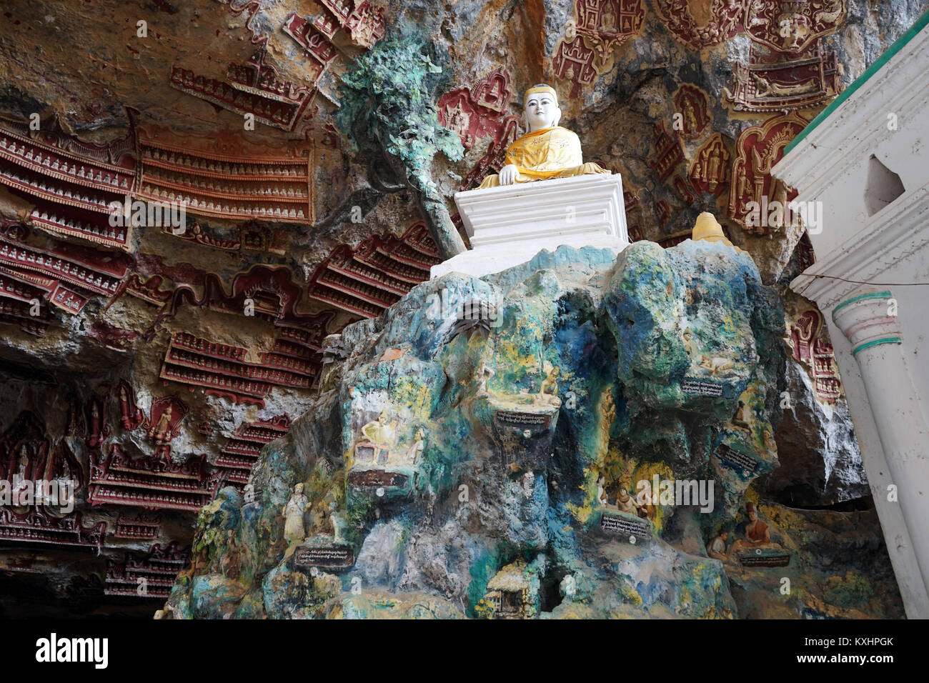 HPA AN, MYANMAR - CIRCA APRIL 2017 Buddhas in Kaw Goon cave Stock Photo