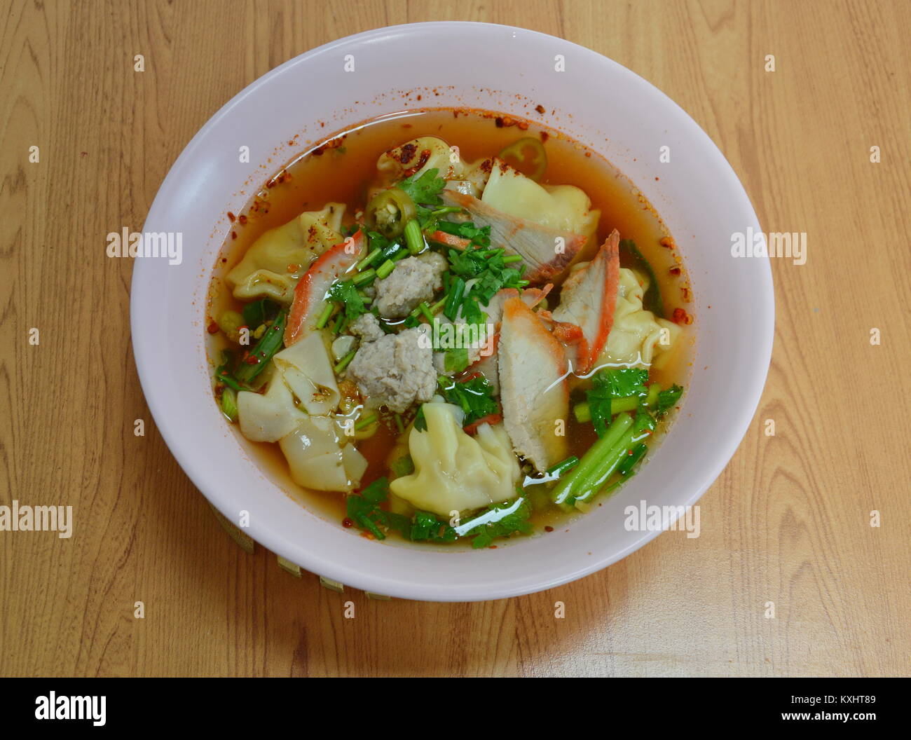 Chinese dumpling in soup Stock Photo Alamy