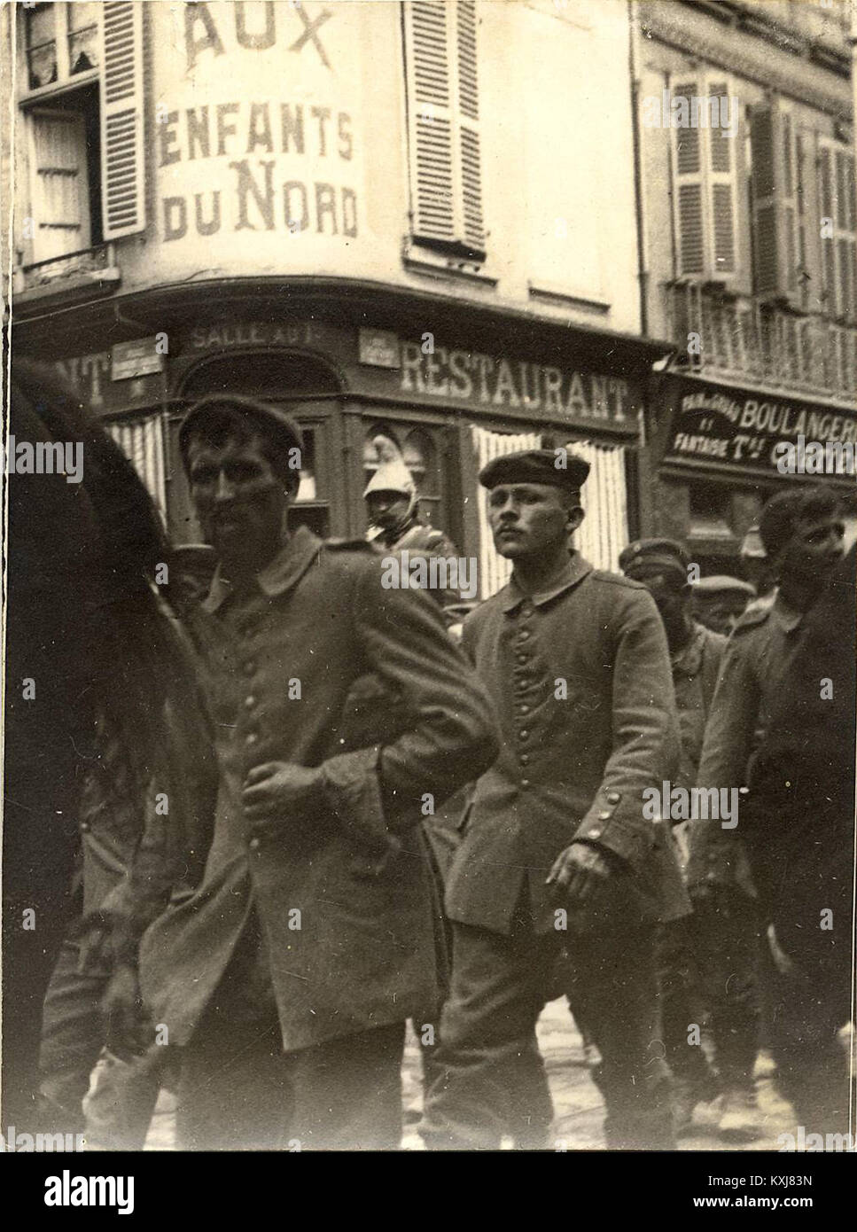 This image from June 8, 1915, shows German prisoners of war in Amiens during World War I. It is part of the Berthel collection, documenting historical events. Stock Photo