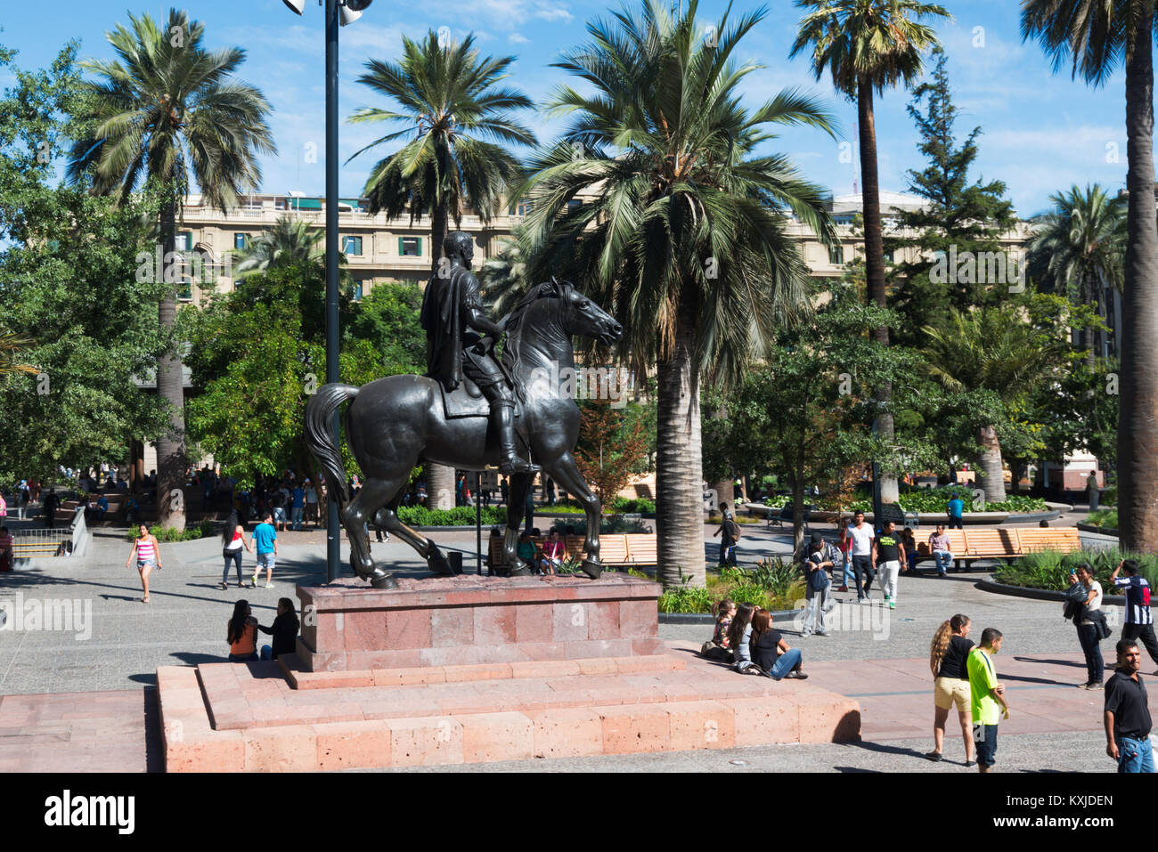Estatua ecuestre de Pedro de Valdivia, Plaza de Armas, Santiago, Chile Stock Photo