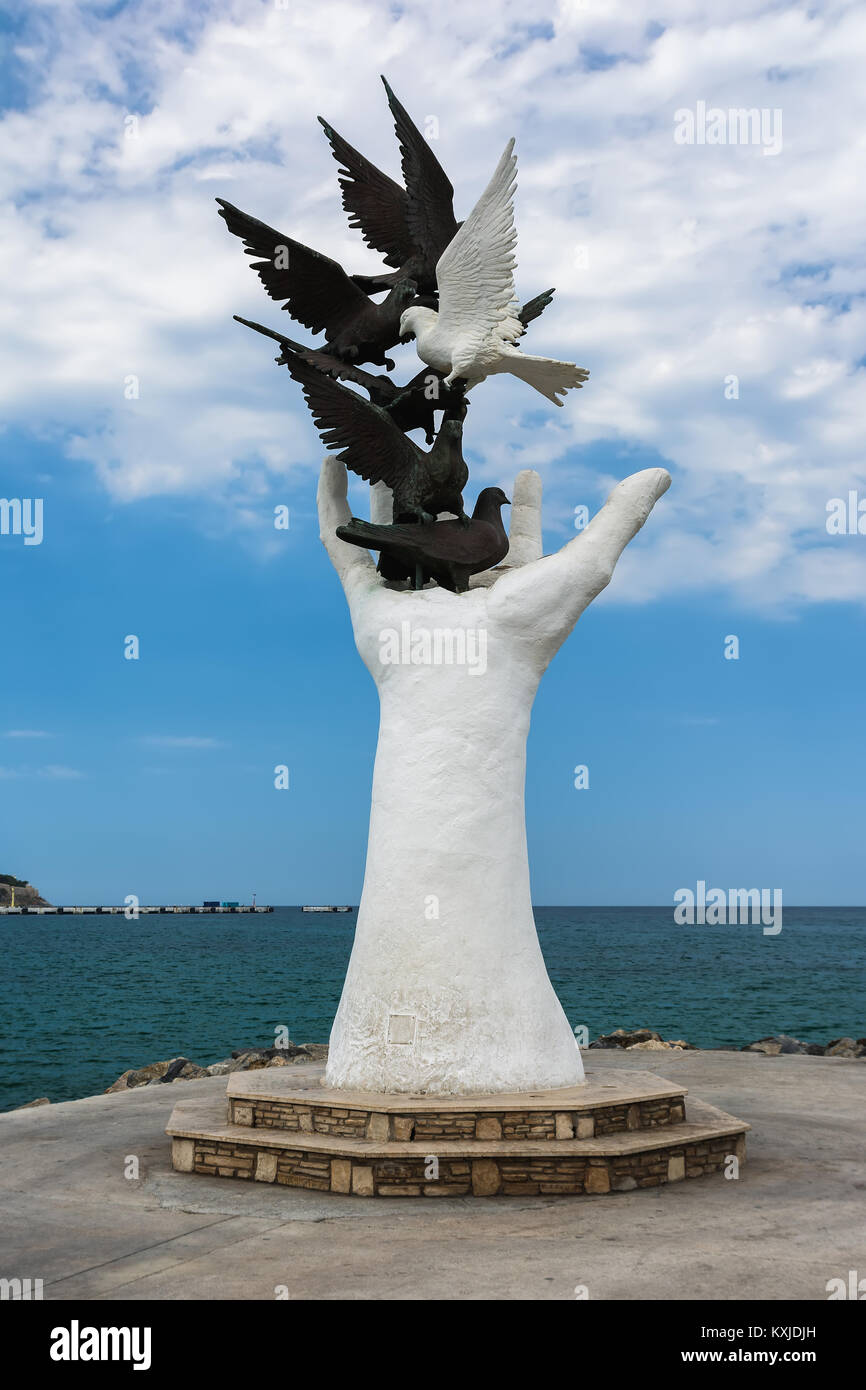 Turkey kusadasi hand peace sculpture hires stock photography and