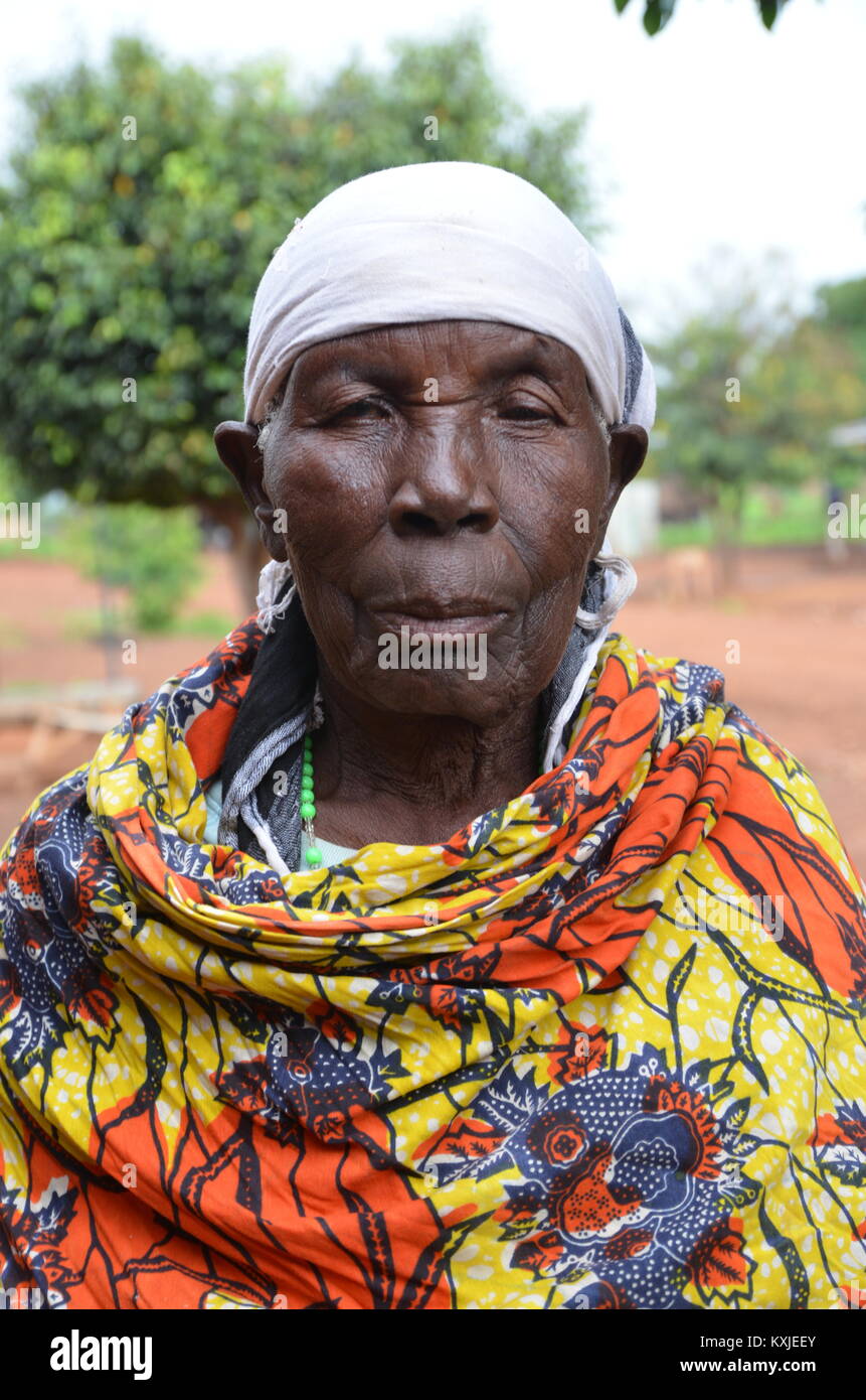 Donna anziana Alur, West Nile, Uganda Stock Photo