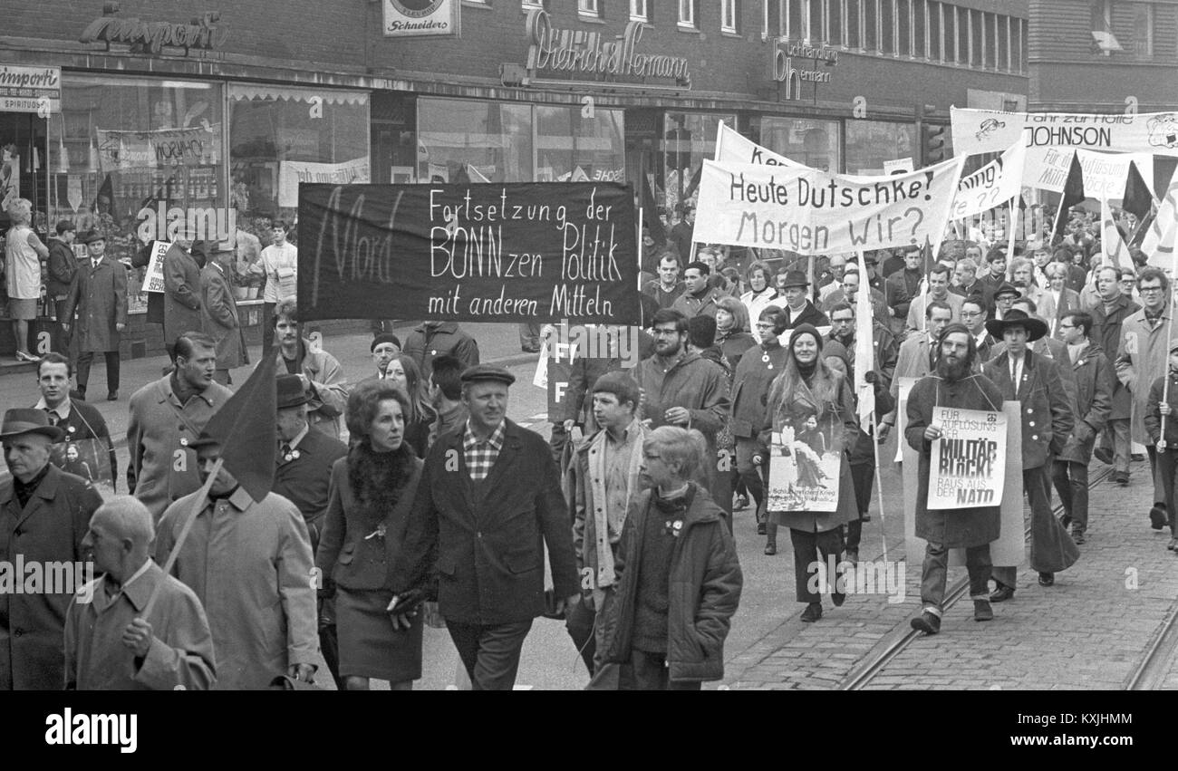 About 1,500 participants start the Easter March from Duisburg to Oberhausen on 13 April in 1968. They present banners, here saying 'Today Dutschke! Tomorrow us?' | usage worldwide Stock Photo