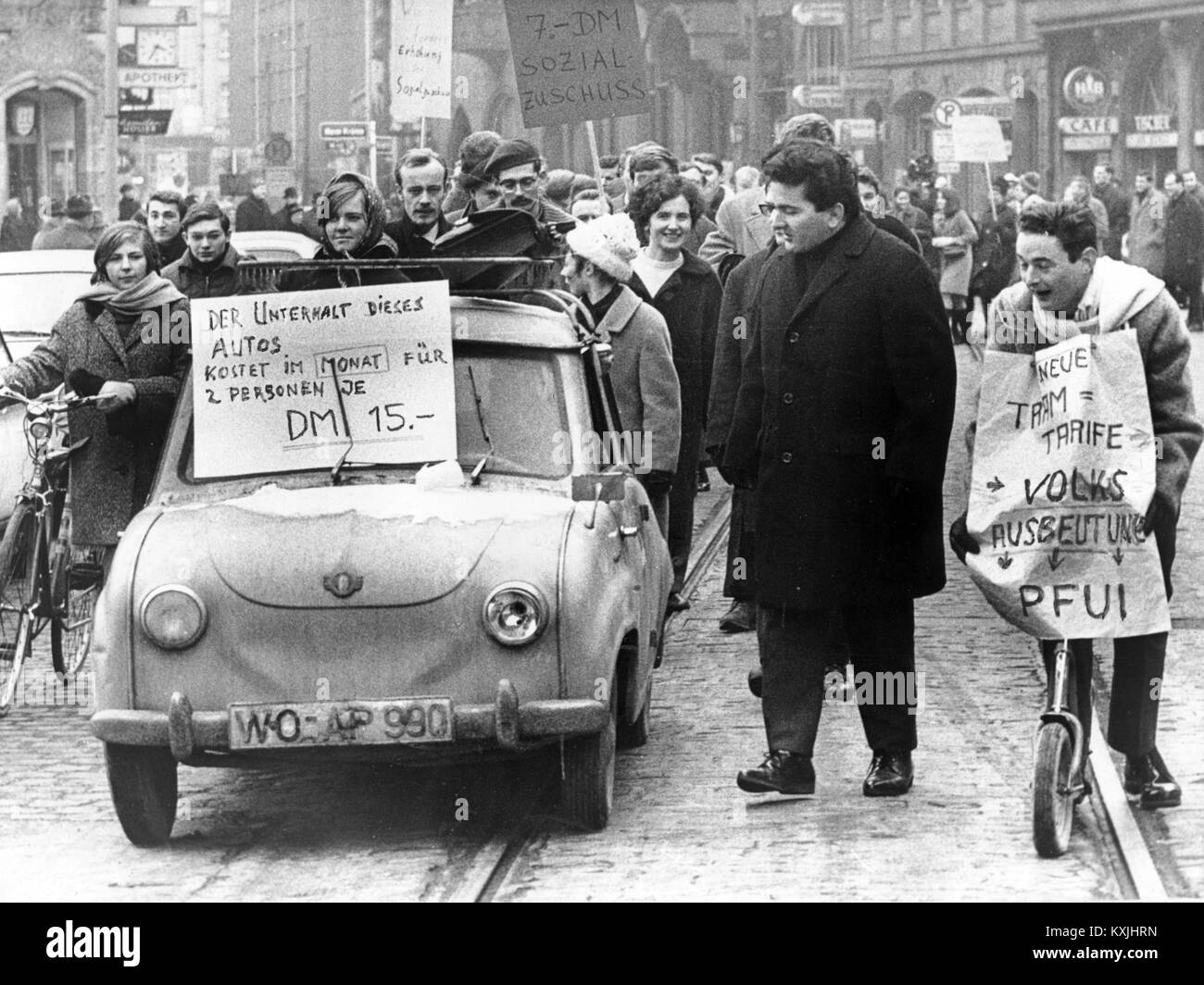 Around 200 students demonstrate on 20 January 1966 in Frankfurt - West Germany - for a rise of social benefits for students. | usage worldwide Stock Photo