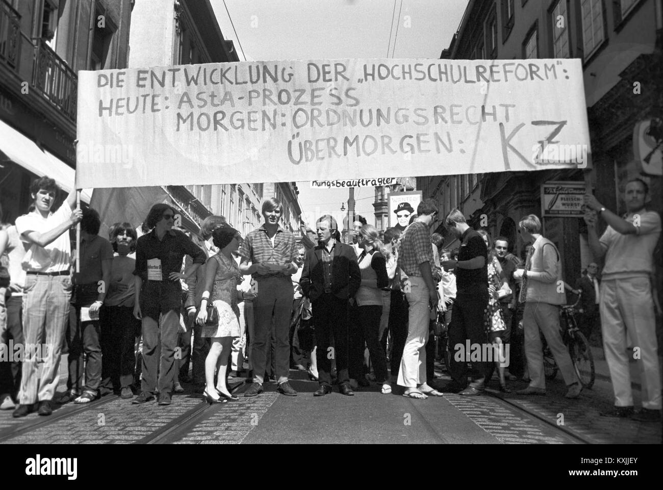 About 350 students participate in an authorised demonstration on 02 July 1969 in Heidelberg protesting against the trial of six fellow students.  | usage worldwide Stock Photo