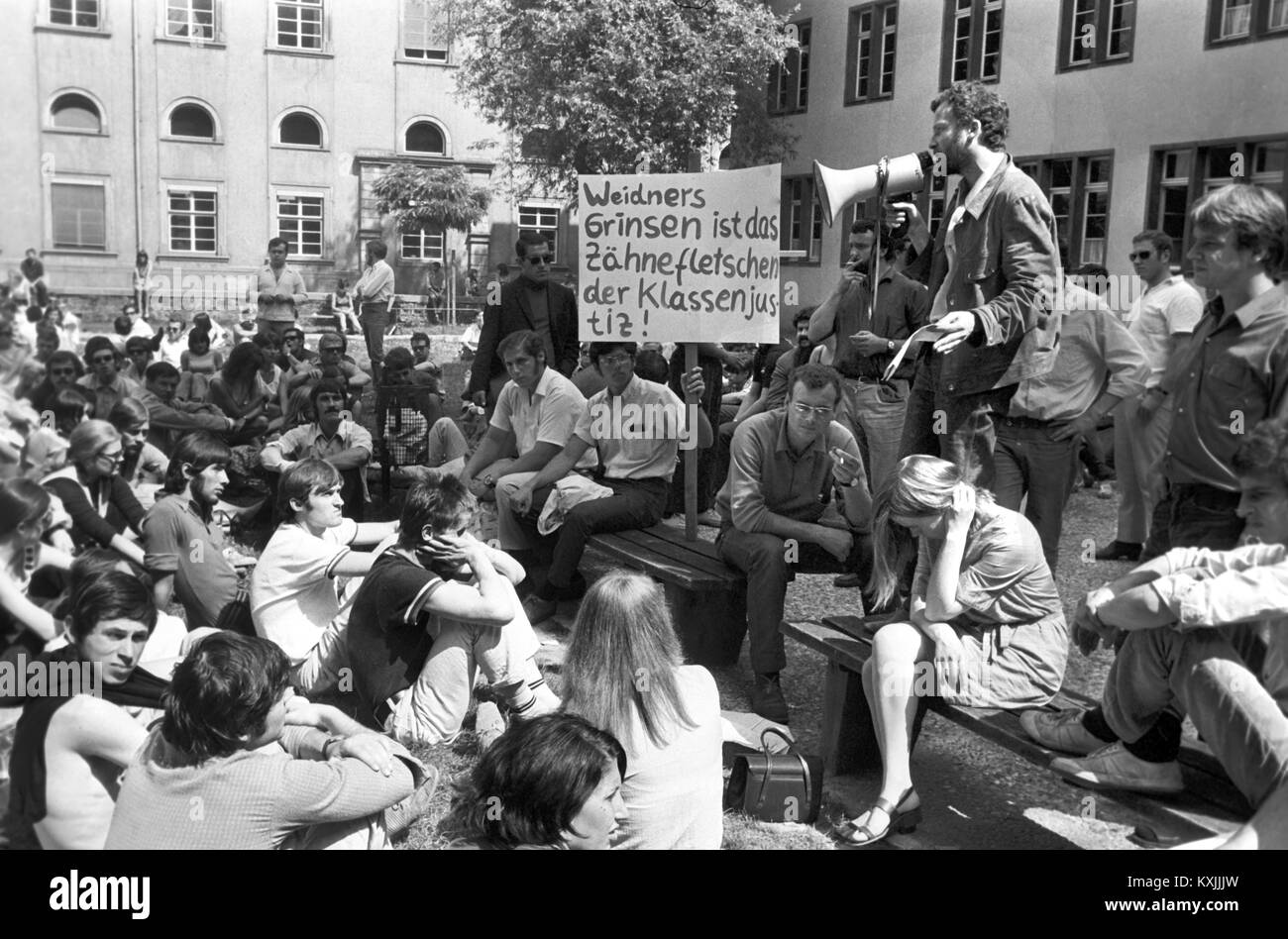 About 350 students participate in an authorised demonstration on 02 July 1969 in Heidelberg protesting against the trial of six fellow students. | usage worldwide Stock Photo