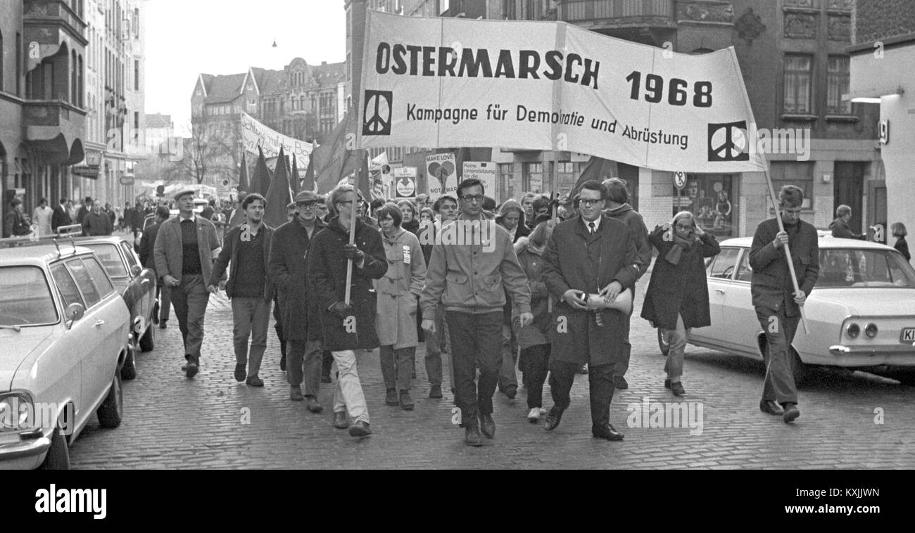 Easter March in Hamburg on 15 April 1968. | usage worldwide Stock Photo