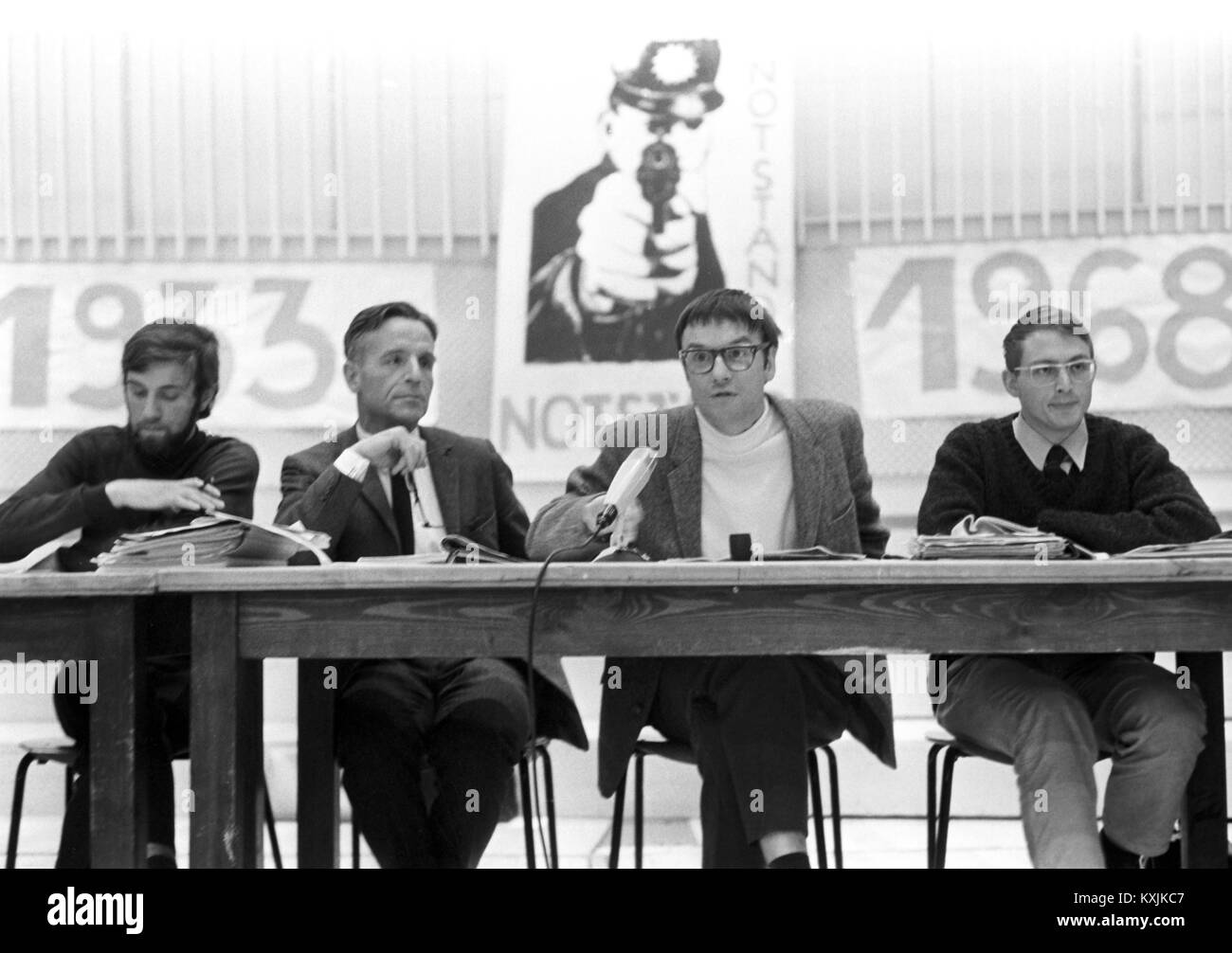 A panel discussion about the Emergency Law took place in the concert hall of the college of music on 27 May 1968. (l-r) Leader of the discussion Hump, member of the senate Helmut Sieglerschmidt, Dr. Krippendorf (FU Assistent, APO) and Dr. Rainer Wolf. | usage worldwide Stock Photo