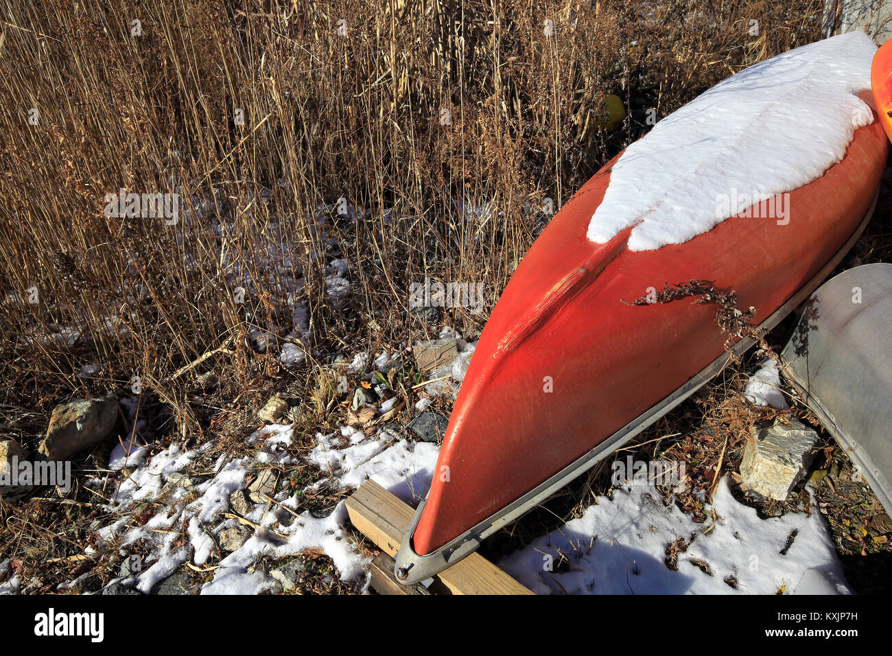 Upside Down Canoe High Resolution Stock Photography and Images Alamy