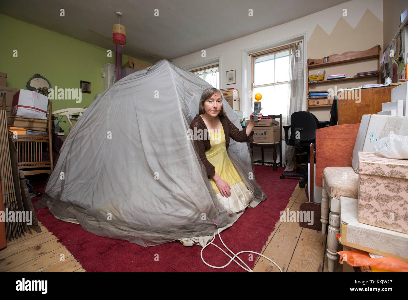 Faraday cage hi-res stock photography and images - Alamy
