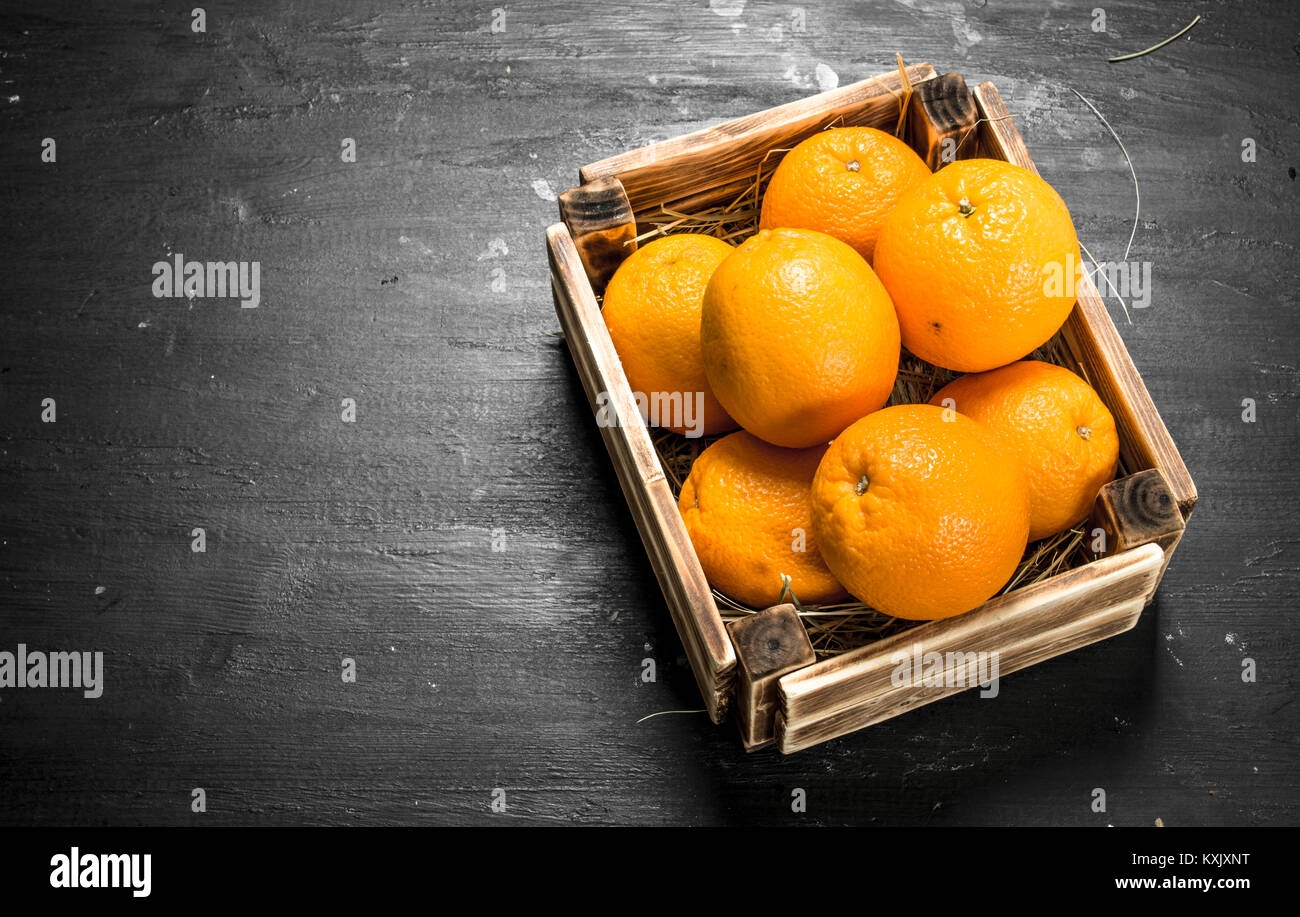 Fresh oranges in an old box. On the black chalkboard Stock Photo - Alamy