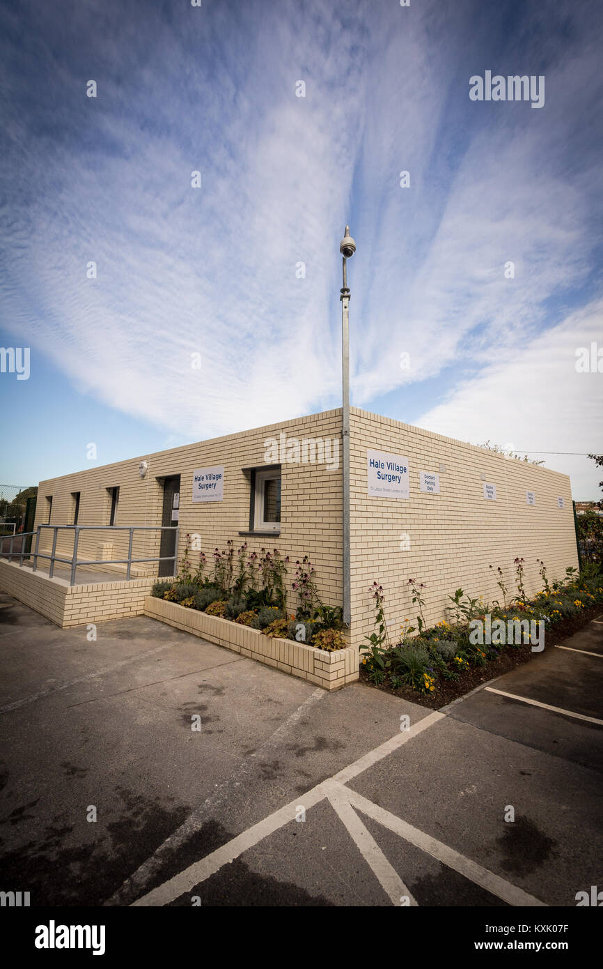 Nhs doctors surgery exterior hi-res stock photography and images - Alamy