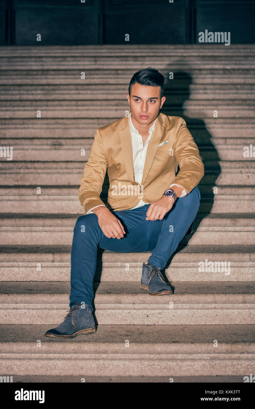 Elegant young man outdoor wearing business suit Stock Photo - Alamy