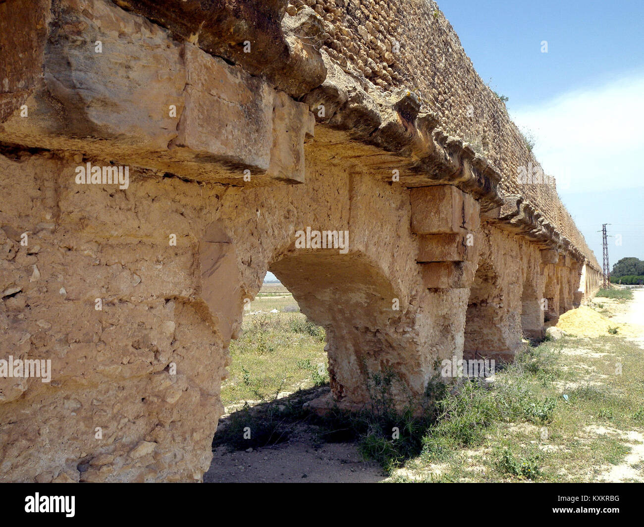 Old aqueduc hi-res stock photography and images - Alamy