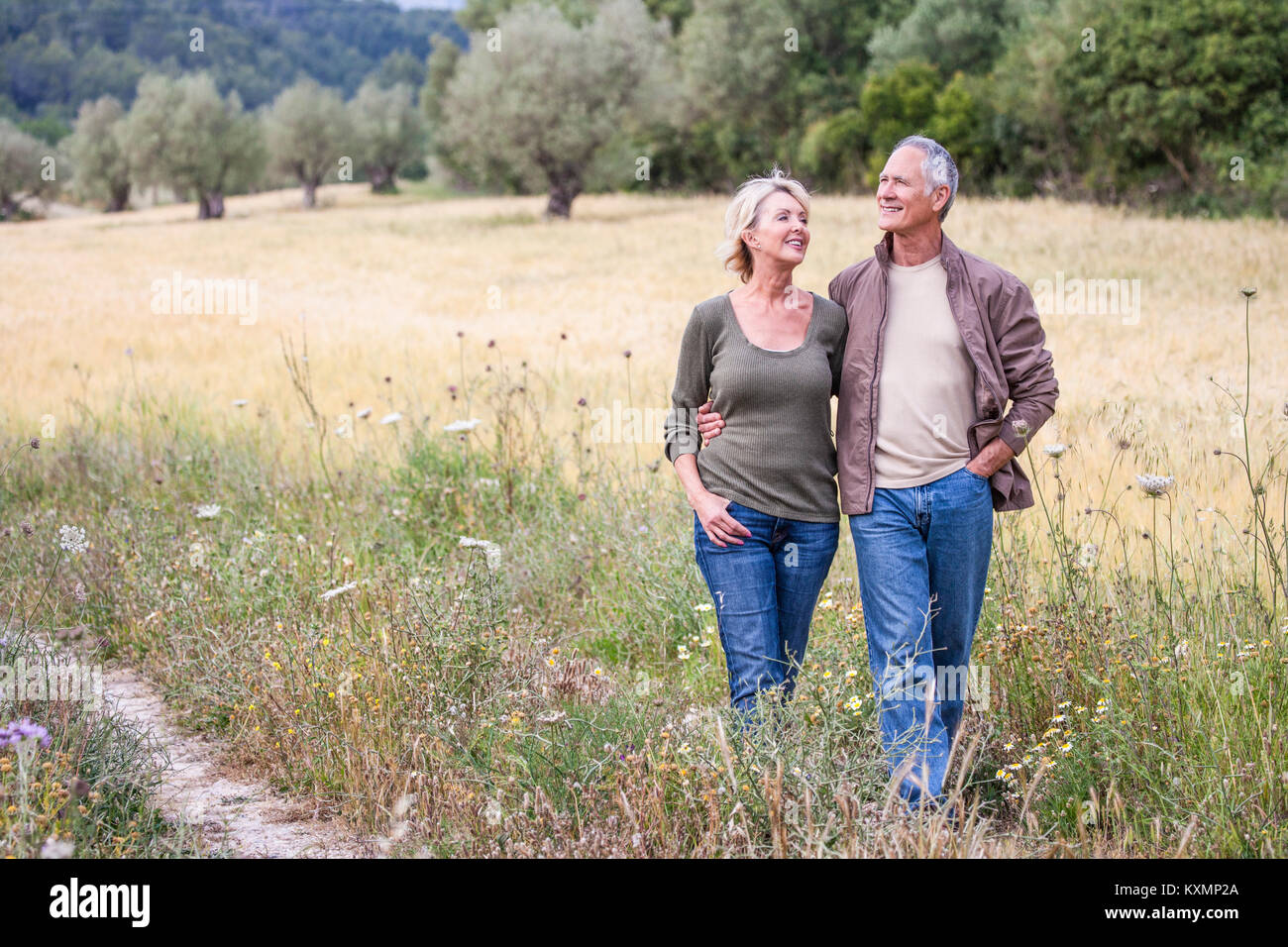 Walking Arm In Arm High Resolution Stock Photography And Images Alamy Walking Arm In Arm High Resolution Stock Photography And Images Alamy