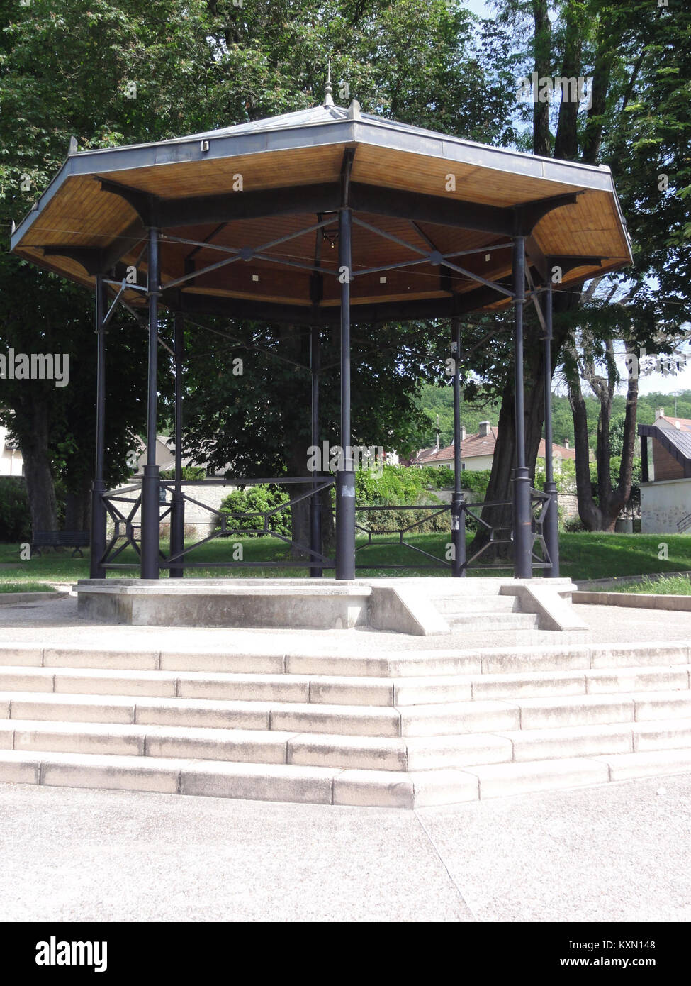 Kiosque musique hi-res stock photography and images - Alamy