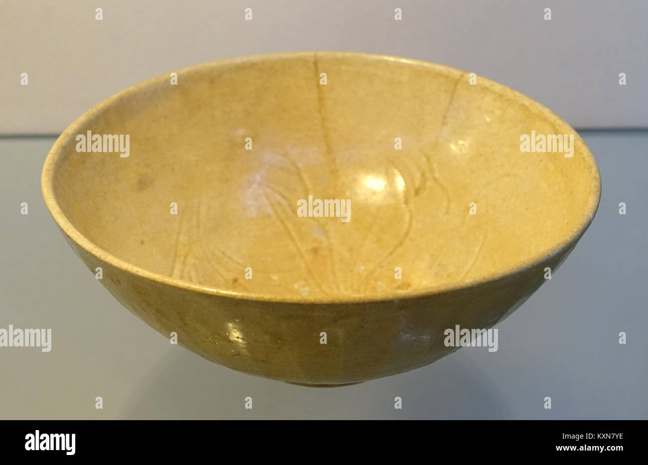 Big bowl, ivory white glaze ceramic - Lý dynasty, 11th-12th century AD - Vietnam National Museum of Fine Arts - Hanoi, Vietnam - DSC05382 Stock Photo