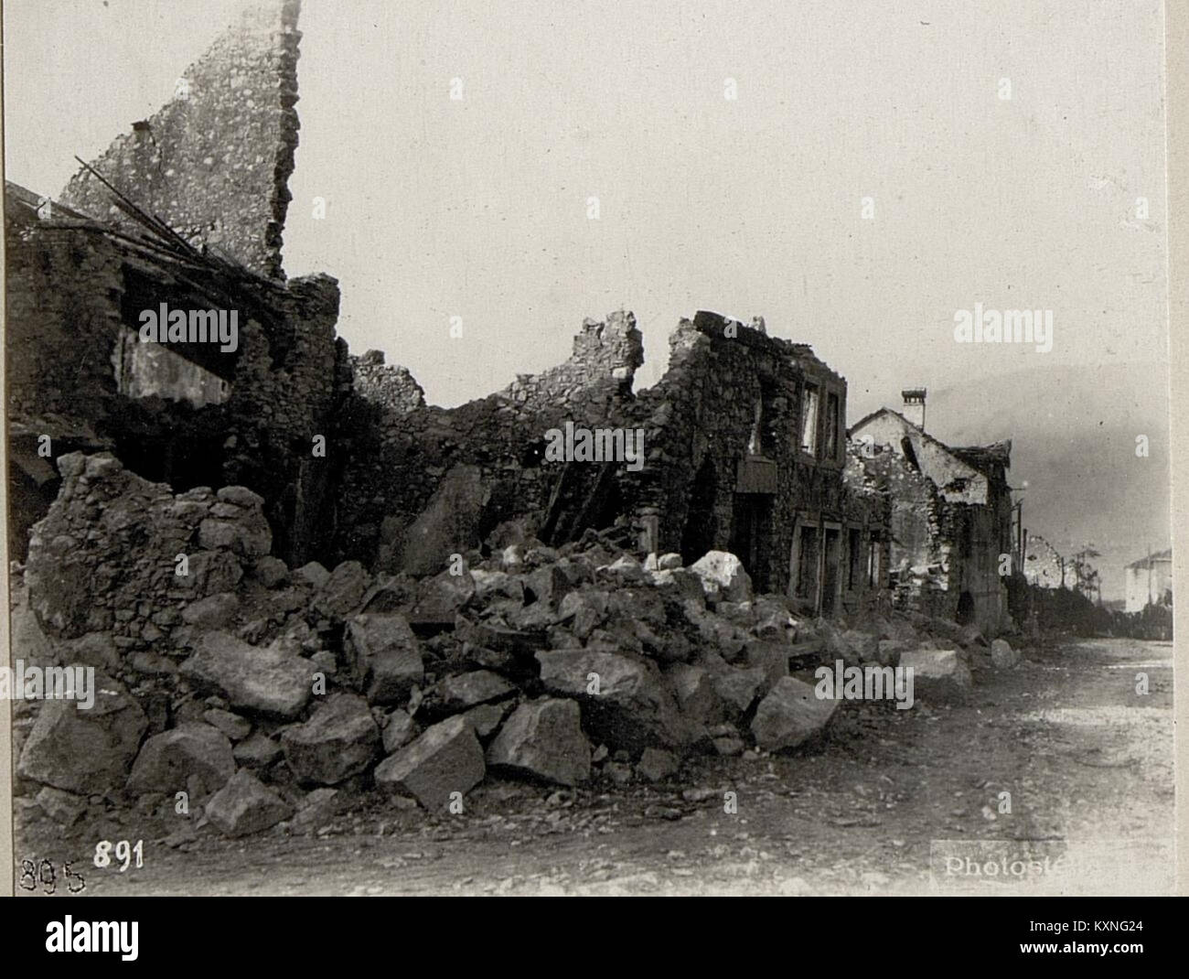 Street view showing structural hi-res stock photography and images - Alamy